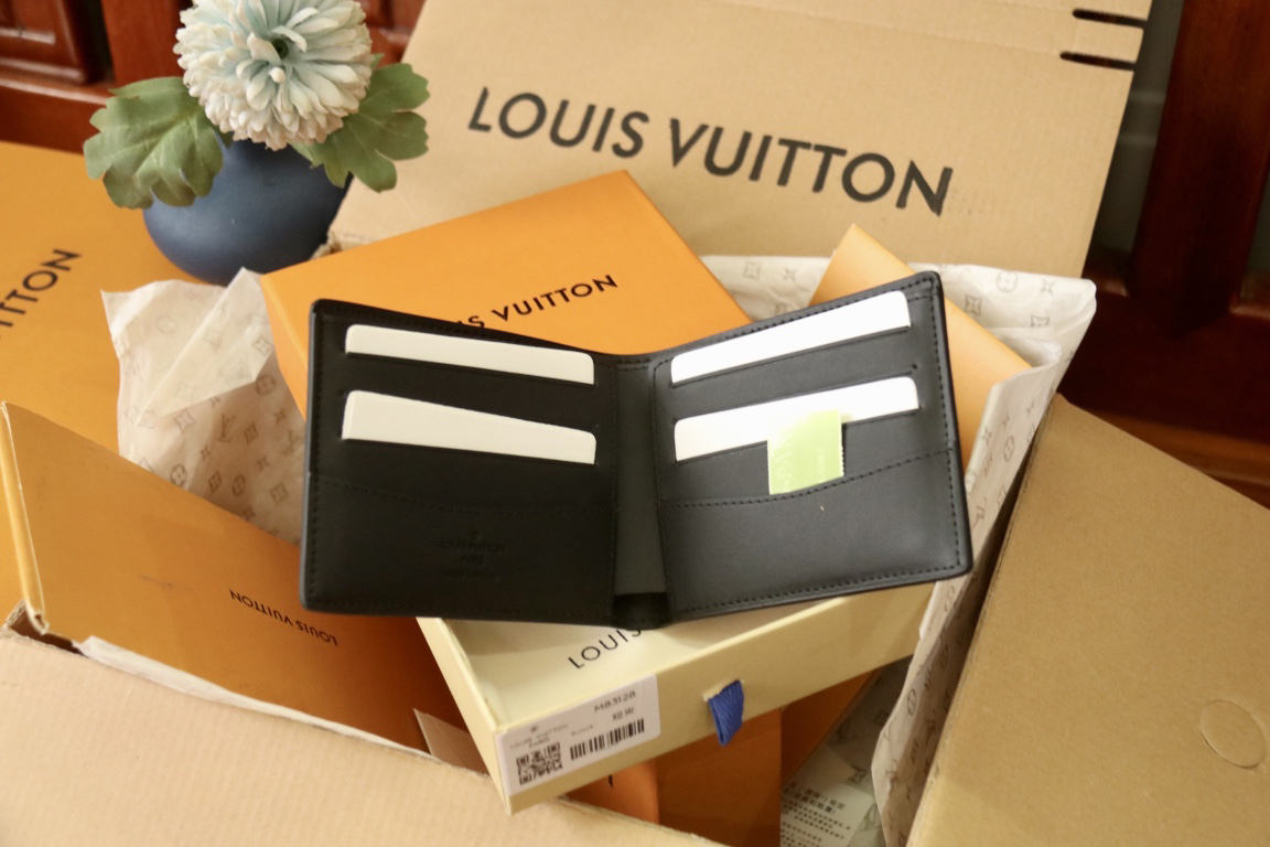 LOUIS VUITTON ポルトフォイユ・ミュルティプル タイガーレザー ブラック 二つ折り ウォレット