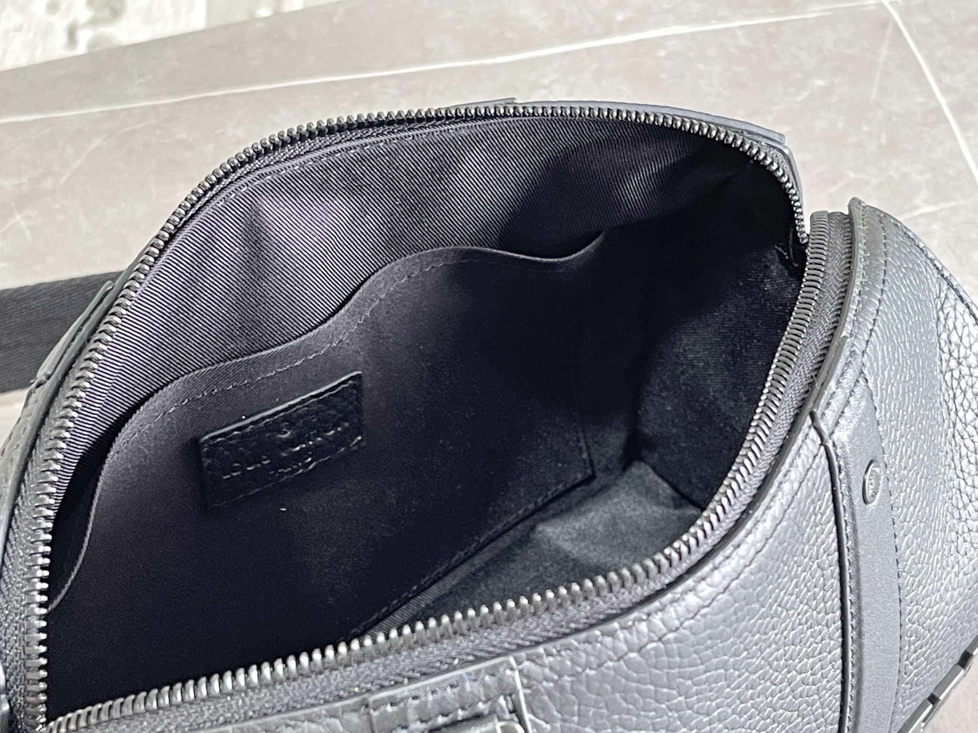 LOUIS VUITTON（ルイヴィトン）シティキーポル