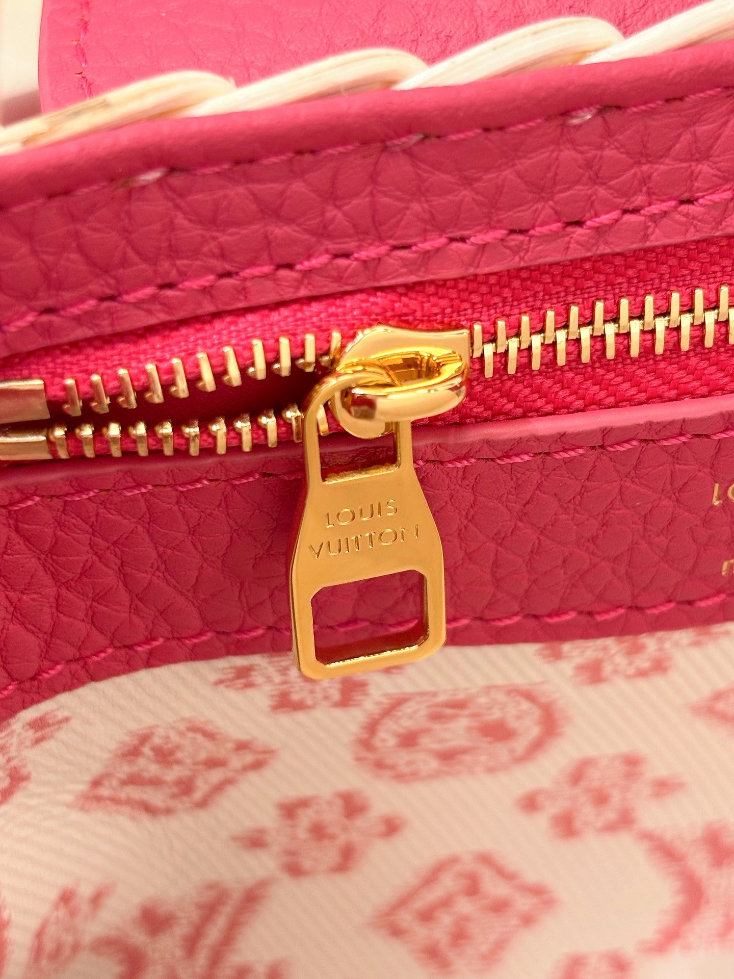 LOUIS VUITTON Capucines ミニ ラタン ハンドバッグ ピンク サマーコレクション ルイヴィトン