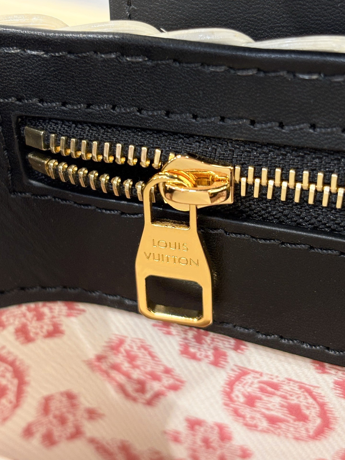 LOUIS VUITTON Capucines ミニ ラタン ハンドバッグ ブラック サマーコレクション ルイヴィトン