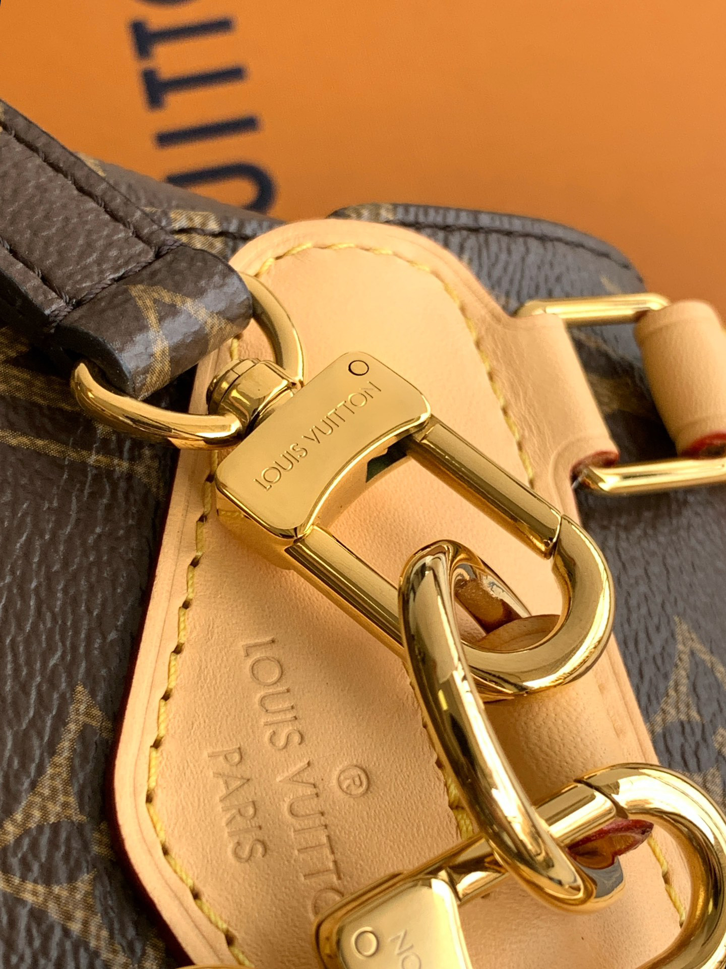 LOUIS VUITTON Montsouris ミニ モノグラム キャンバス バックパック ルイヴィトン