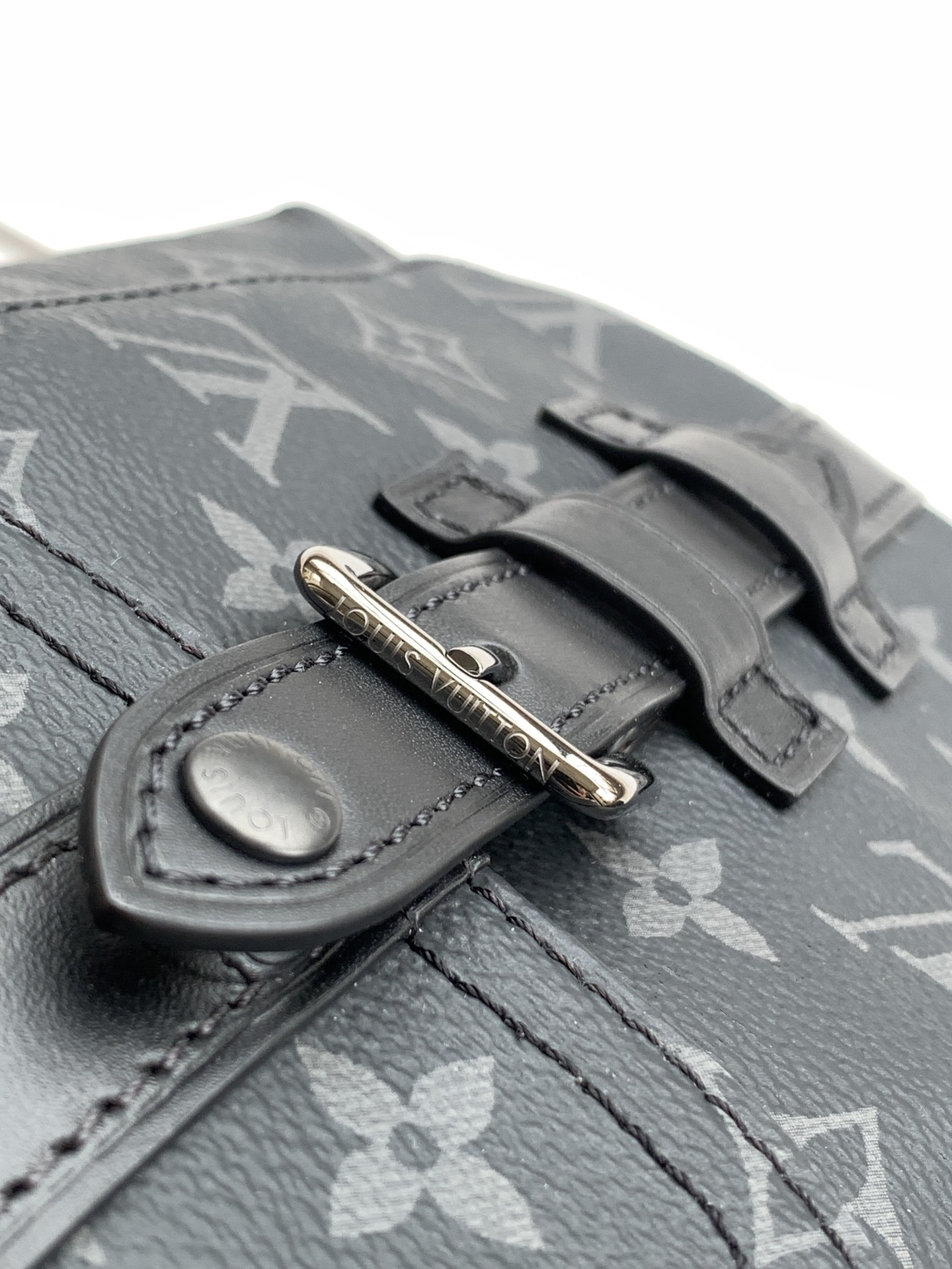 LOUIS VUITTON Nano Christopher モノグラム エクリプス クロスボディバッグ ルイヴィトン