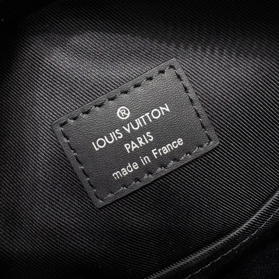 LOUIS VUITTON Avenue Slingbag PM モノグラムエクリプス ブラック クロスボディバッグ ルイヴィトン