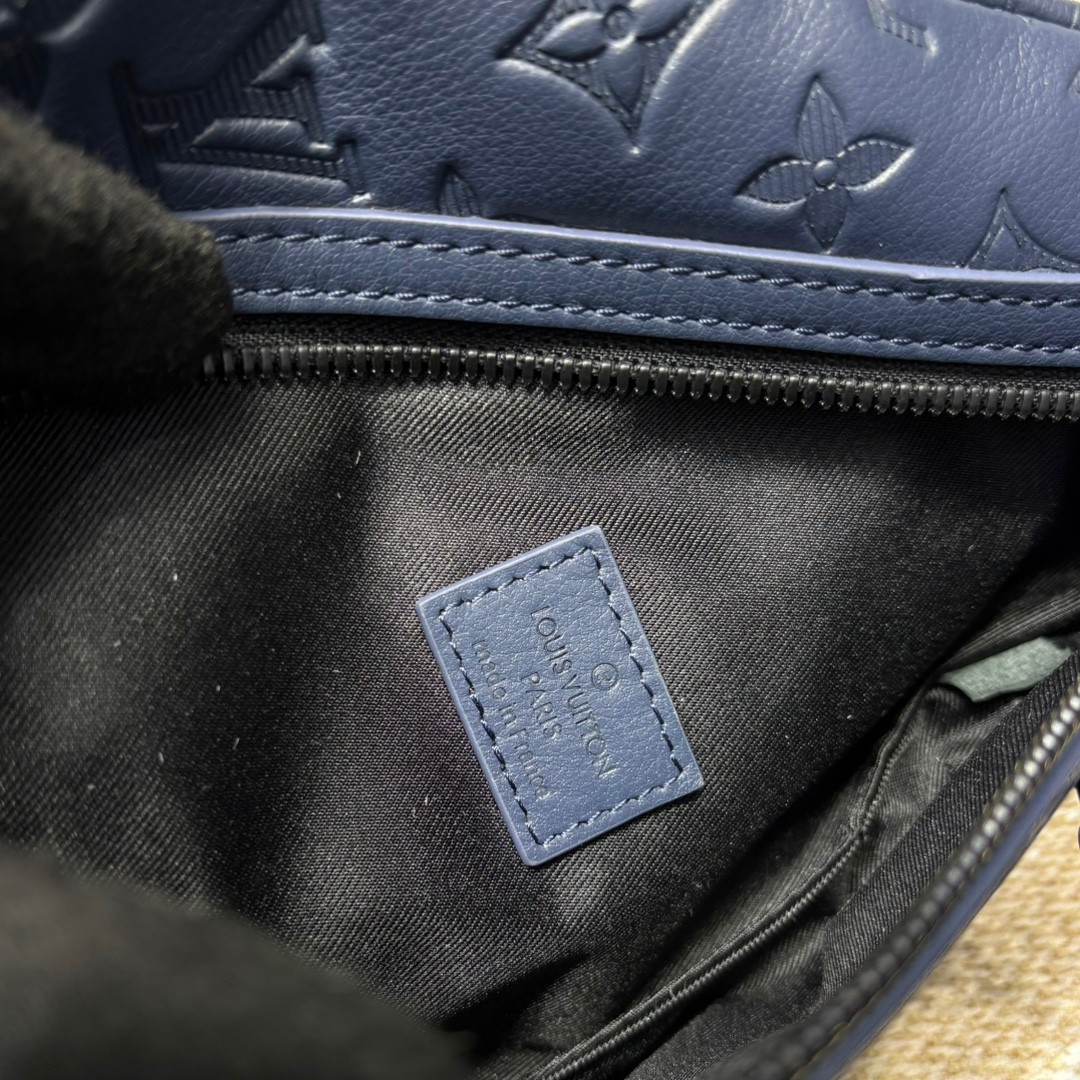 LOUIS VUITTON Duo Slingbag モノグラムシャドウ ネイビー ラウンドポーチ付き クロスボディバッグ ルイヴィトン