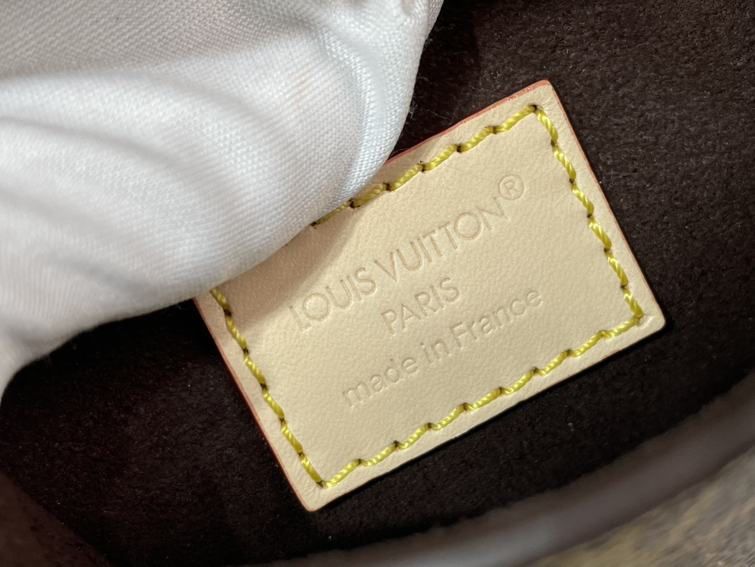 LOUIS VUITTON Métis フォンポーチ モノグラム クロスボディバッグ ルイヴィトン