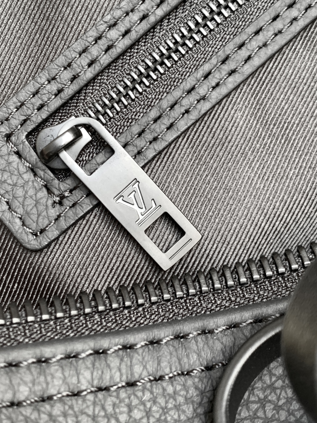 LOUIS VUITTON LV Egram カウハイド ブラック キャリーオンボストンバッグ ルイヴィトン