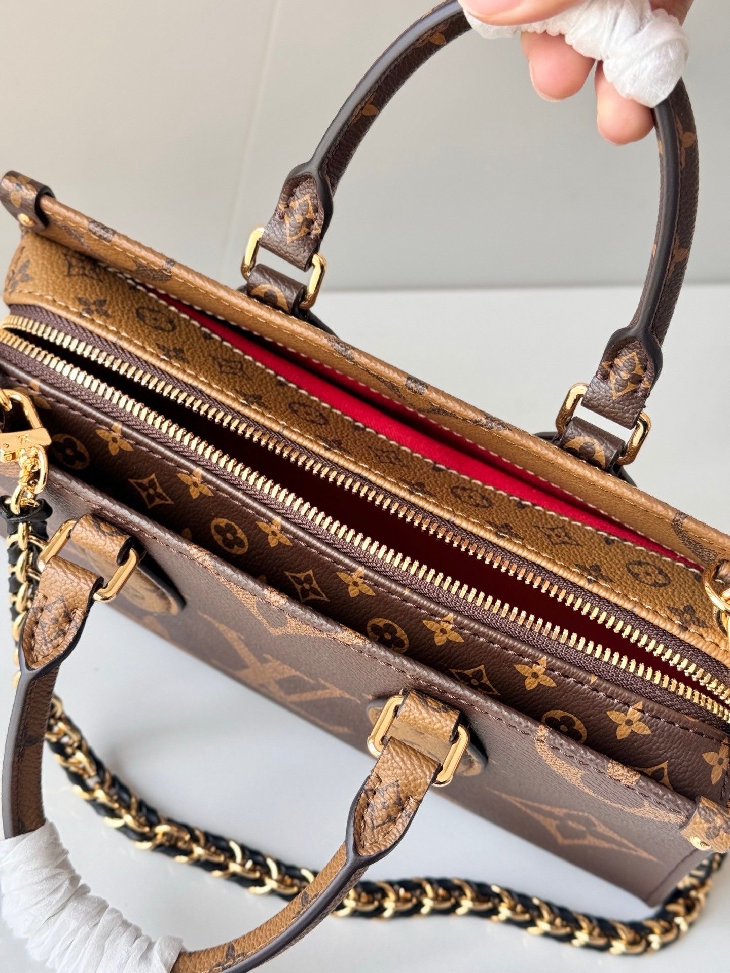 LOUIS VUITTON OnTheGo イーストウエスト チェーン モノグラムジャイアント リバース クロスボディバッグ ルイヴィトン