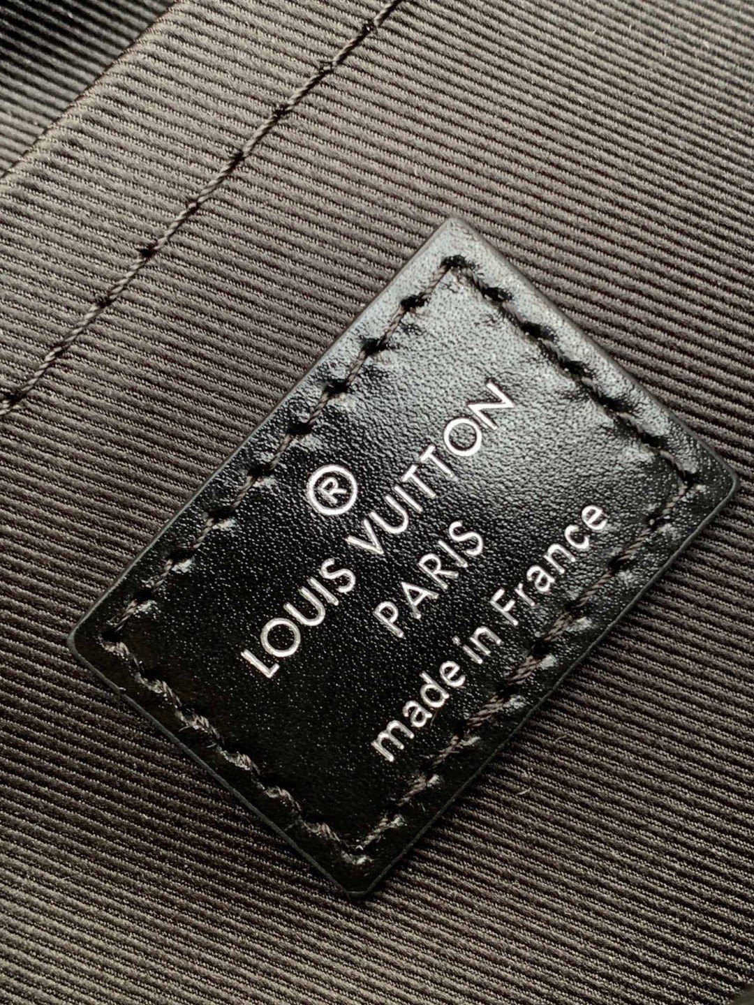 LOUIS VUITTON Nil ブラック スモールグレインレザー シティバッグ ルイヴィトン