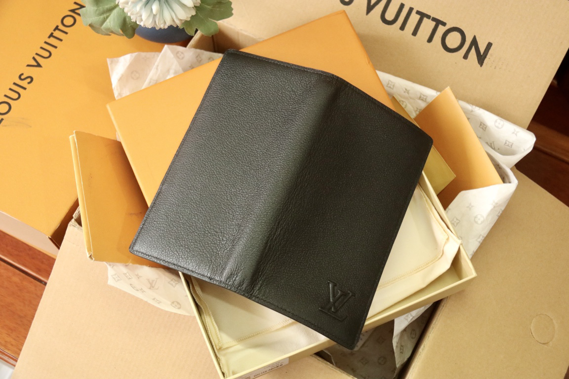 LOUIS VUITTON ポルトフォイユ・ブラザ タイガーレザー ブラック 二つ折り ロングウォレット