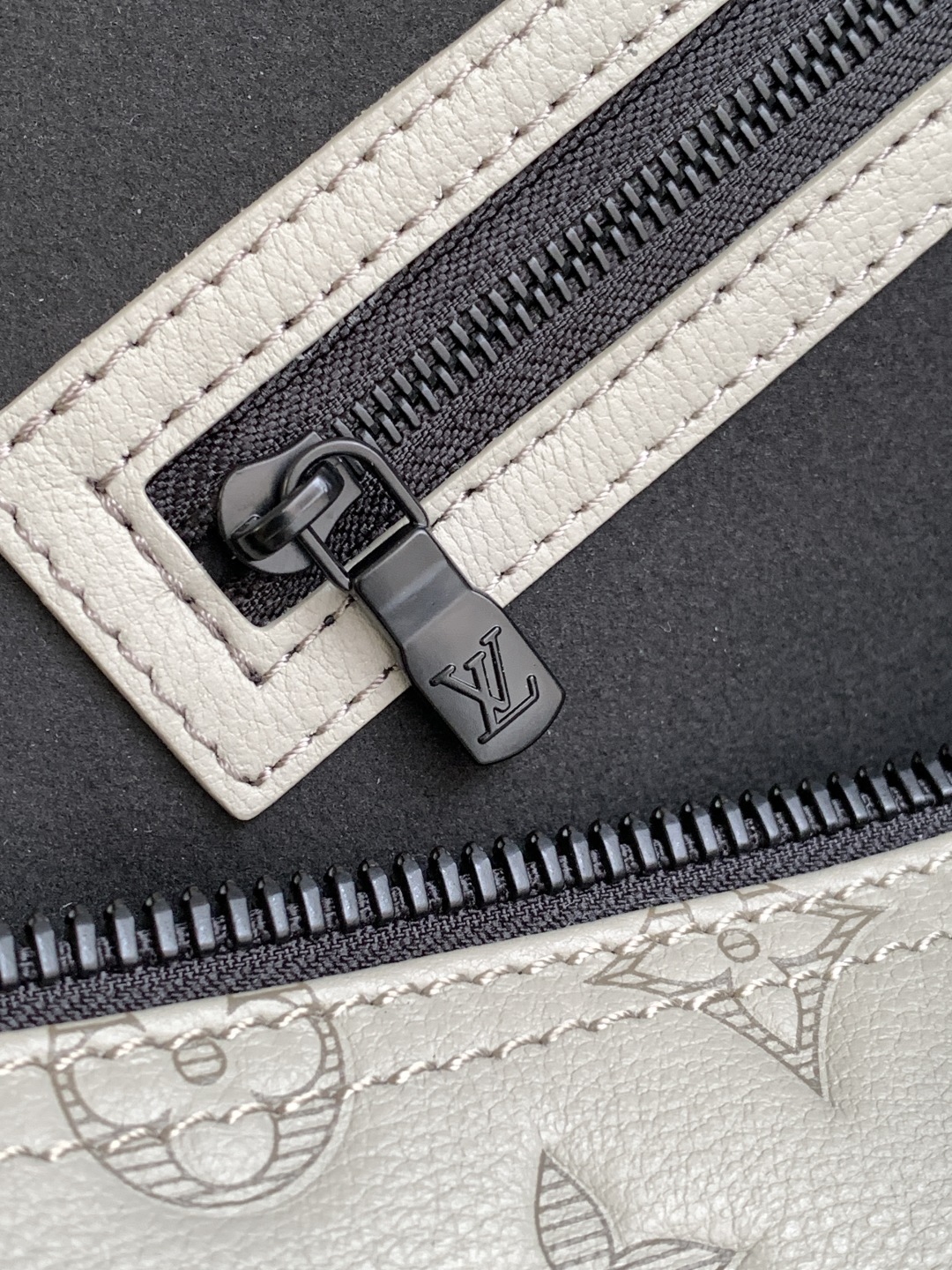 LOUIS VUITTON Keepall Bandoulière 50 モノグラムシャドウ スモークグレー キャリーオンボストンバッグ ルイヴィトン