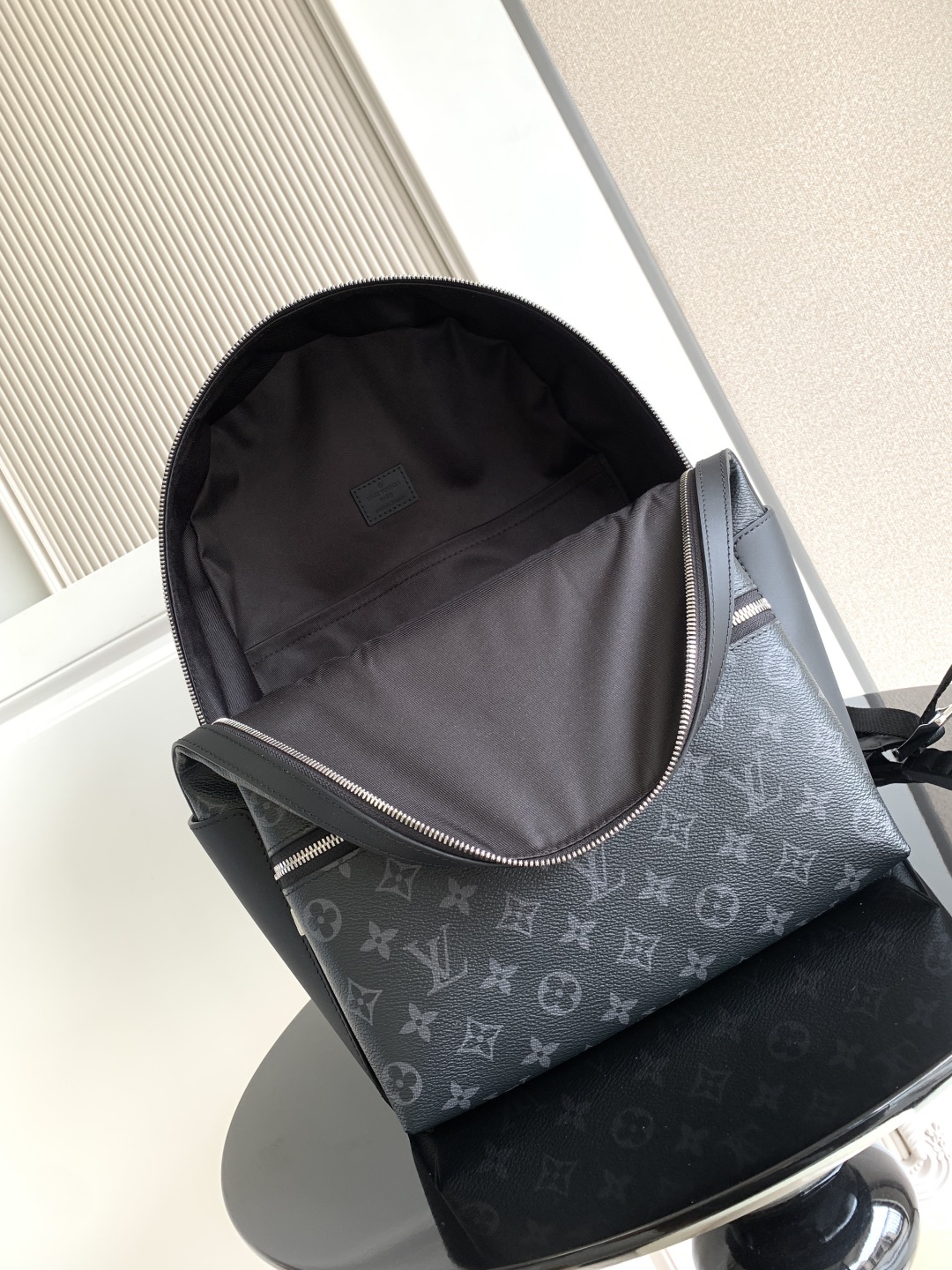 LOUIS VUITTON Discovery PM モノグラムエクリプス バックパック ルイヴィトン