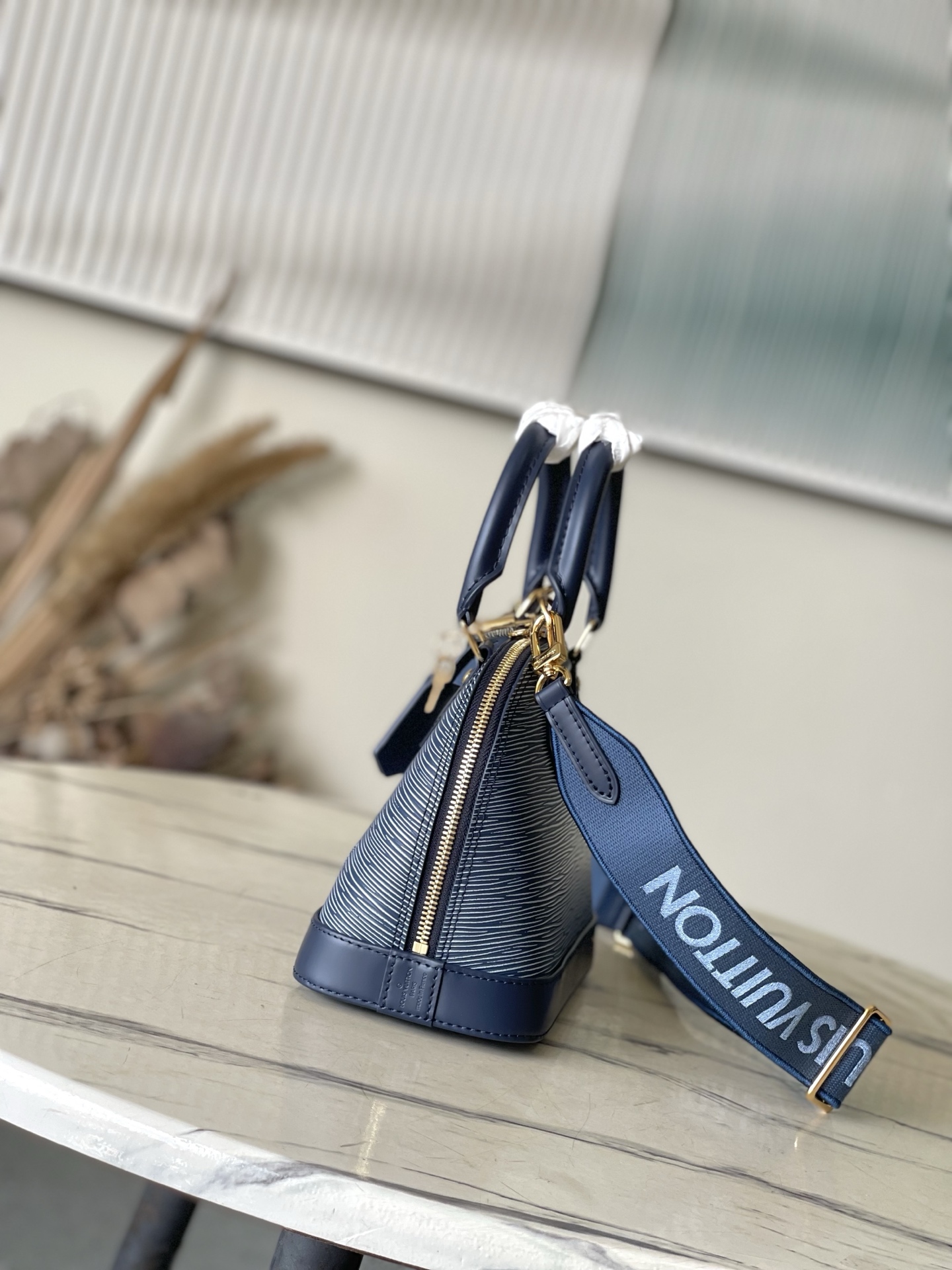 LOUIS VUITTON Alma BB エピレザー デニムブルー ハンドバッグ ルイヴィトン