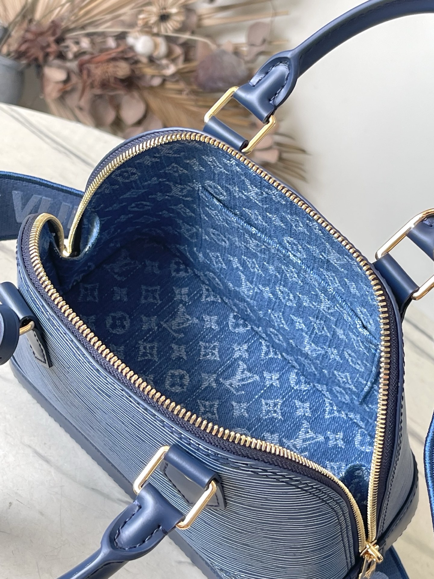 LOUIS VUITTON Alma BB エピレザー デニムブルー ハンドバッグ ルイヴィトン