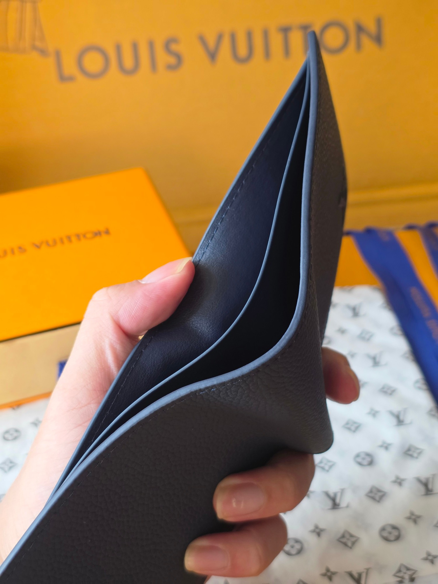 LOUIS VUITTON ポルトフォイユ・ミュルティプル ワックスドカーフスキン ターコイズブルー 二つ折り ウォレット