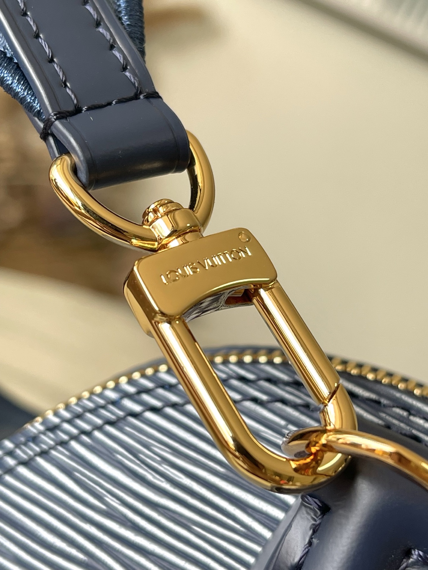 LOUIS VUITTON Alma BB エピレザー デニムブルー ハンドバッグ ルイヴィトン