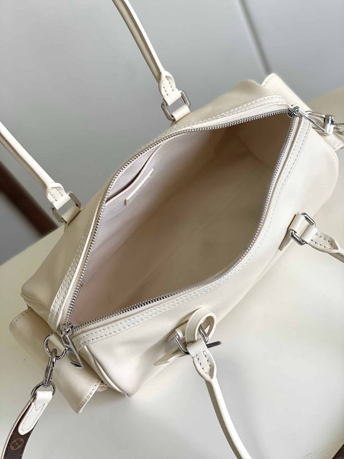 LOUIS VUITTON Speedy Cargo Vibe LV Vibe シリーズ バニラ ボストンバッグ ルイヴィトン