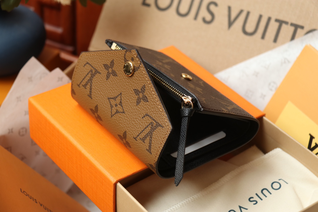 LOUIS VUITTON ポルトフォイユ・ゾエ モノグラム × モノグラムリバース カーキ × ブラウン 三つ折りウォレット