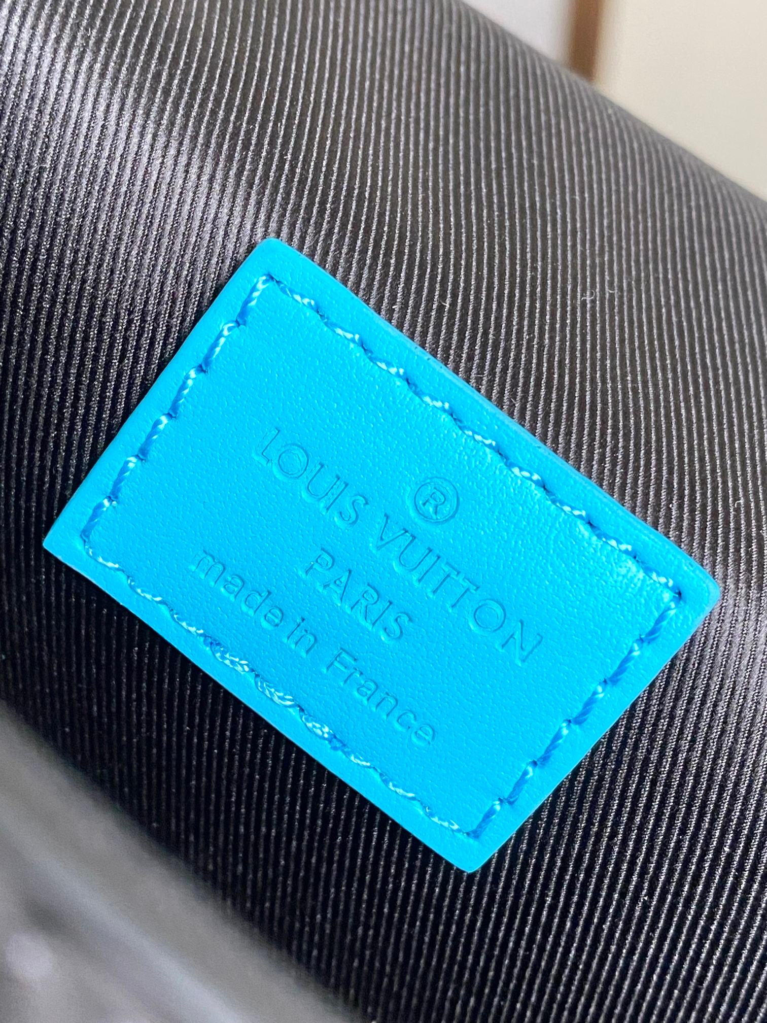 LOUIS VUITTON（ルイヴィトン）スティーマーウェアラブル ウォレット