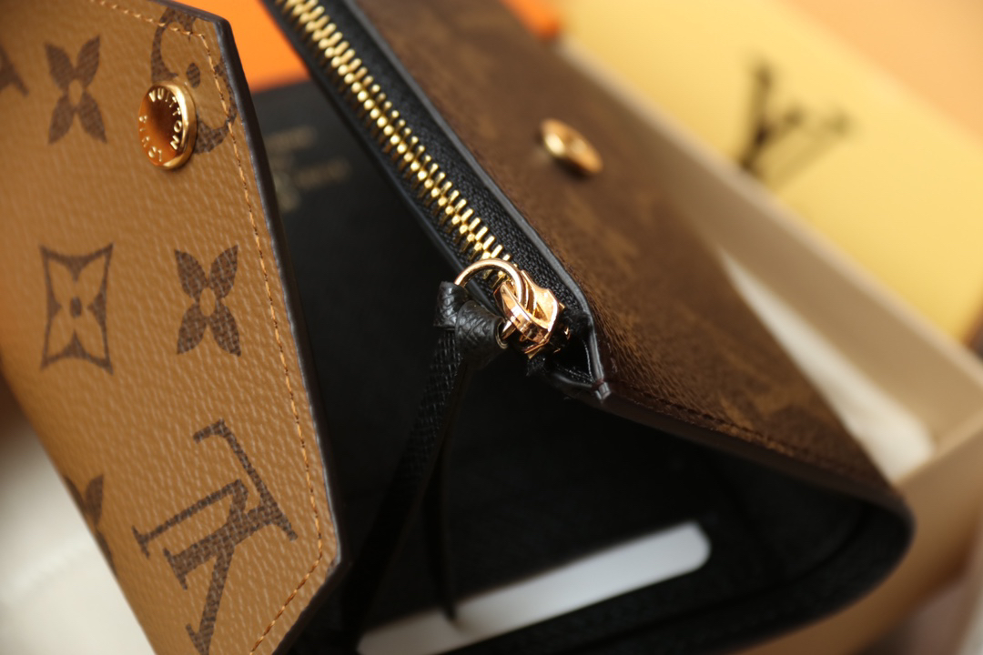 LOUIS VUITTON ポルトフォイユ・ゾエ モノグラム × モノグラムリバース カーキ × ブラウン 三つ折りウォレット