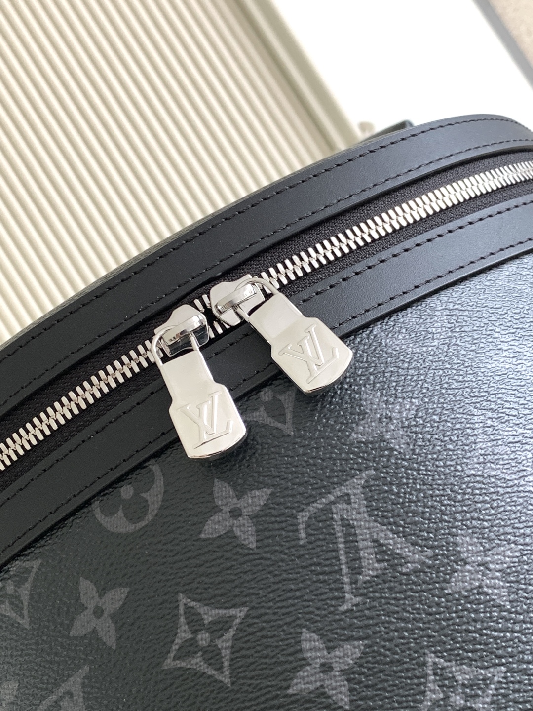 LOUIS VUITTON Discovery PM モノグラムエクリプス バックパック ルイヴィトン