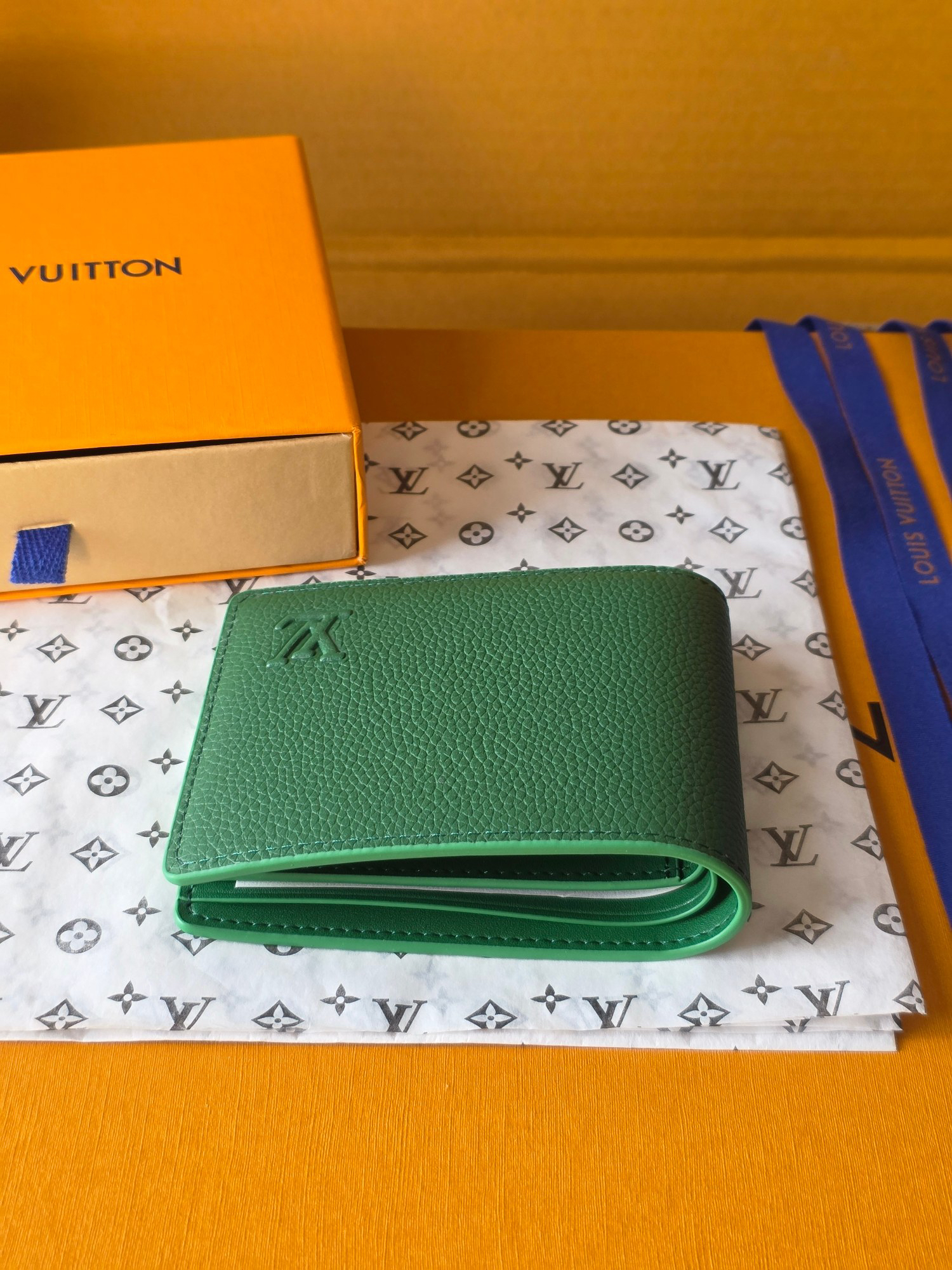 LOUIS VUITTON ポルトフォイユ・ミュルティプル ワックスドカーフスキン ターコイズブルー 二つ折り ウォレット