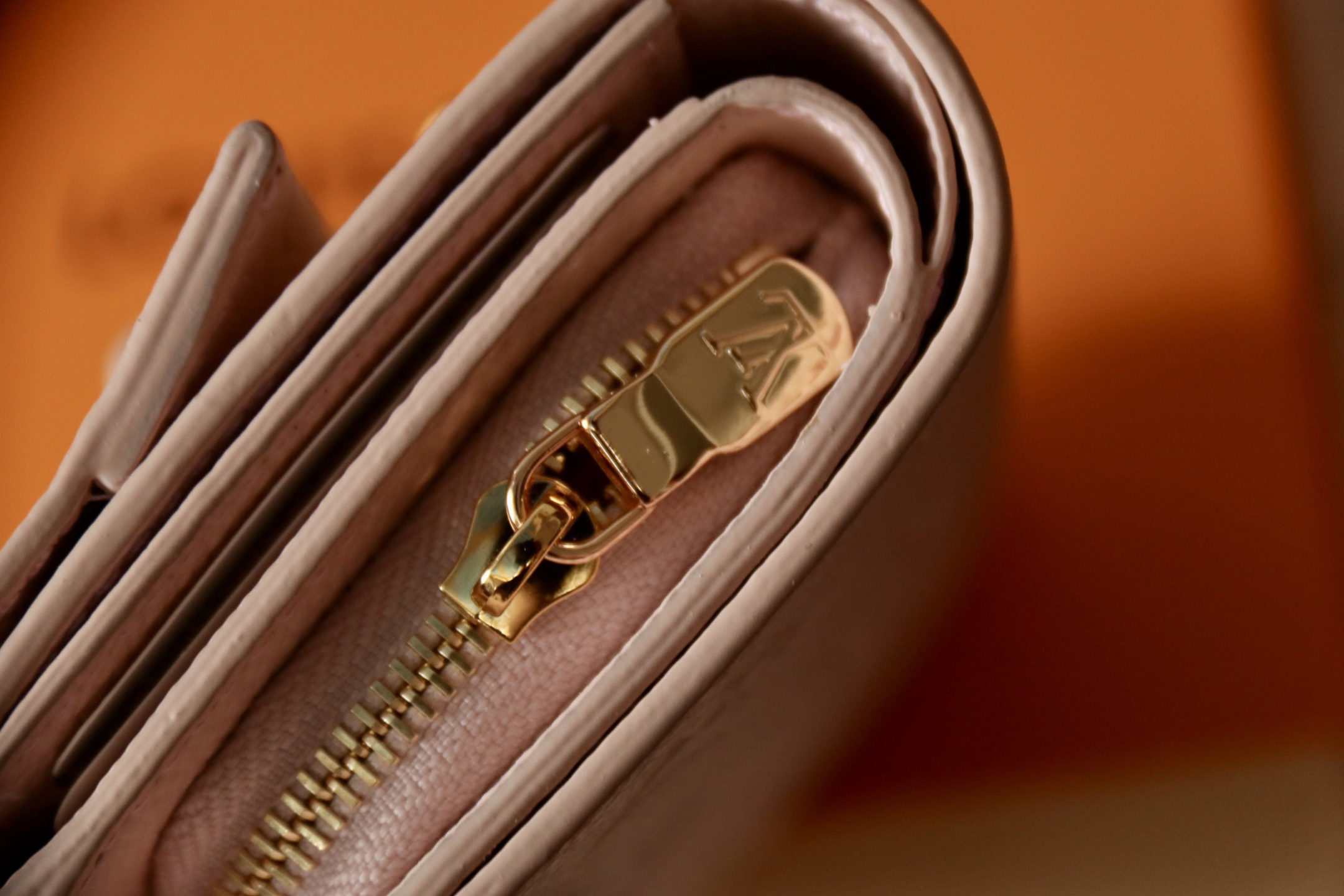 LOUIS VUITTON ポルトフォイユ・メティス モノグラムアンプラント ローズバレリーヌ 三つ折り ウォレット