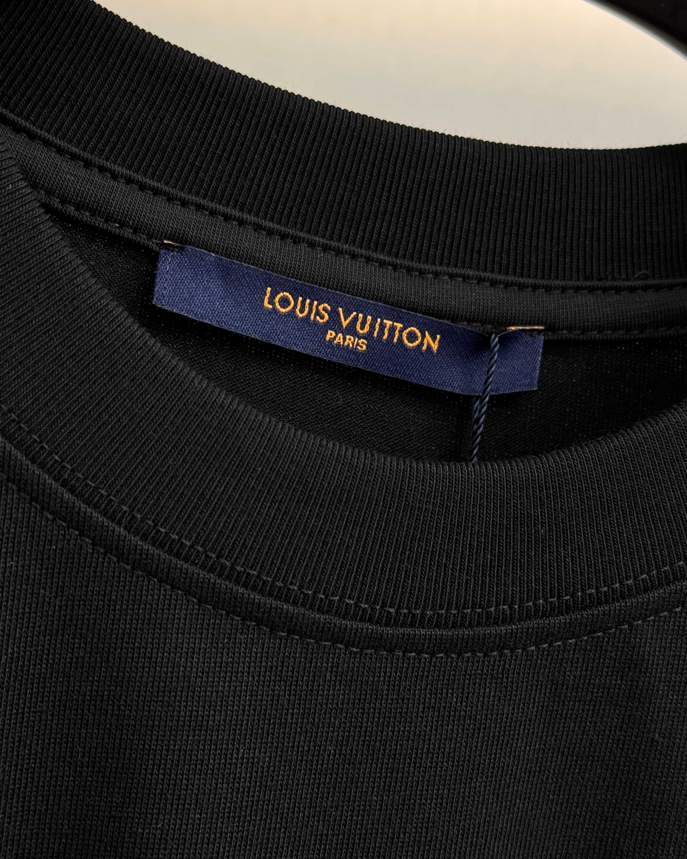 ルイ・ヴィトン エンボスロゴ カジュアル クルーネック 半袖Tシャツ