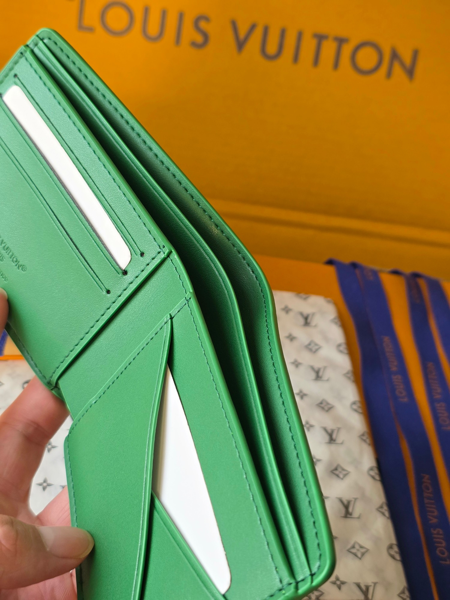 LOUIS VUITTON ポルトフォイユ・ミュルティプル ワックスドカーフスキン ターコイズブルー 二つ折り ウォレット