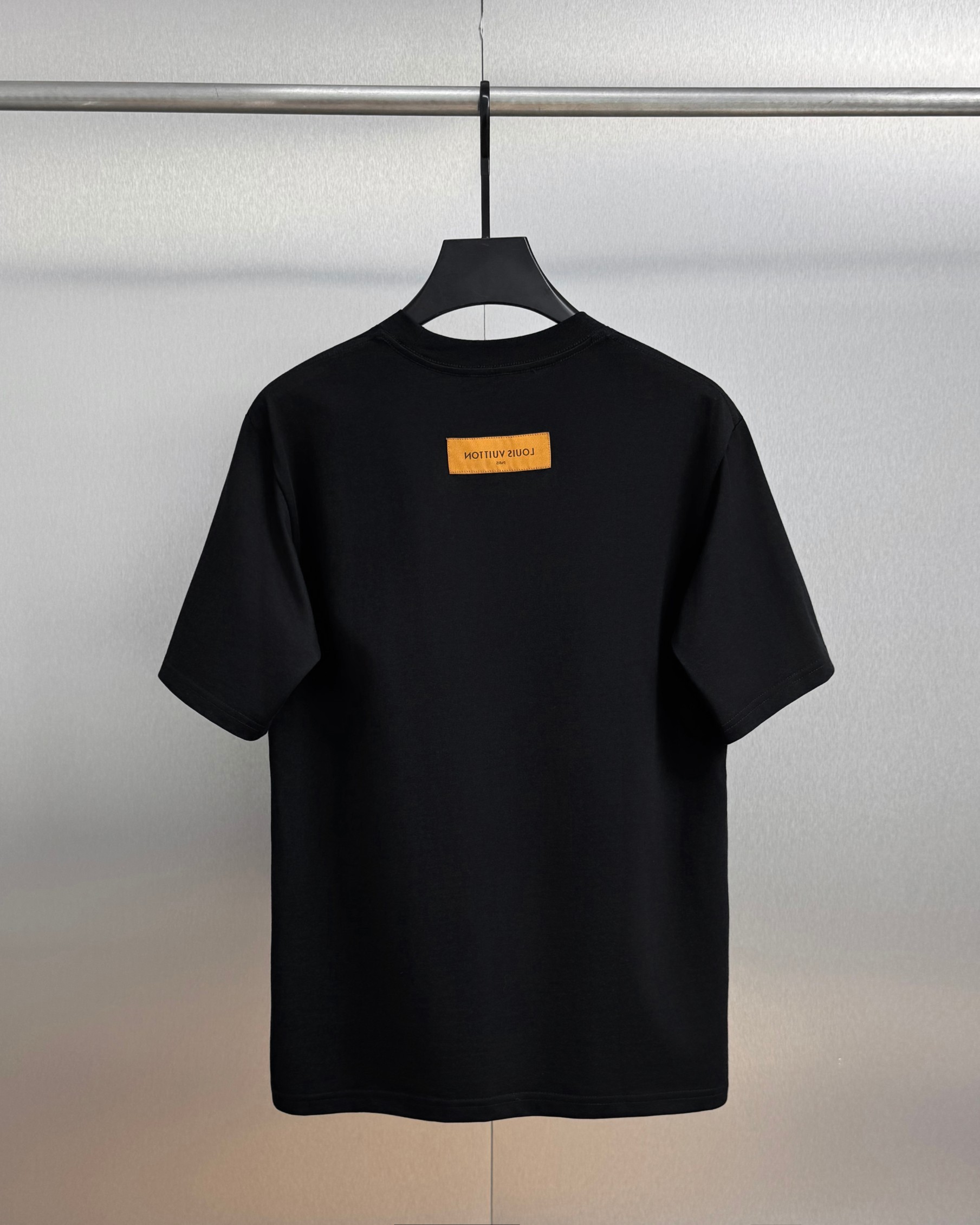 ルイ・ヴィトン エンボスロゴ カジュアル クルーネック 半袖Tシャツ