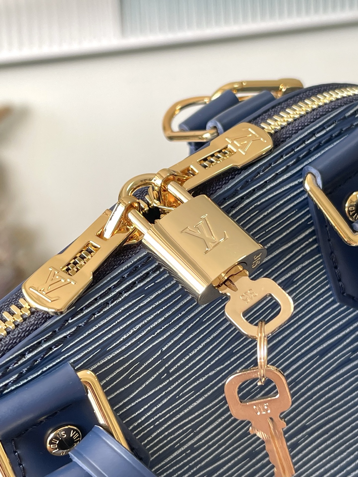 LOUIS VUITTON Alma BB エピレザー デニムブルー ハンドバッグ ルイヴィトン