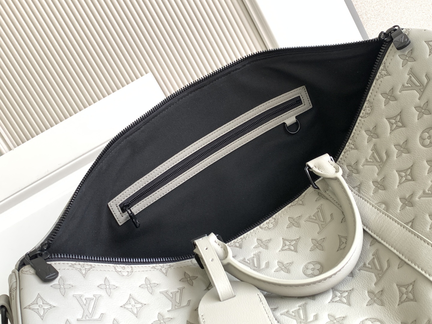 LOUIS VUITTON Keepall Bandoulière 50 モノグラムシャドウ スモークグレー キャリーオンボストンバッグ ルイヴィトン