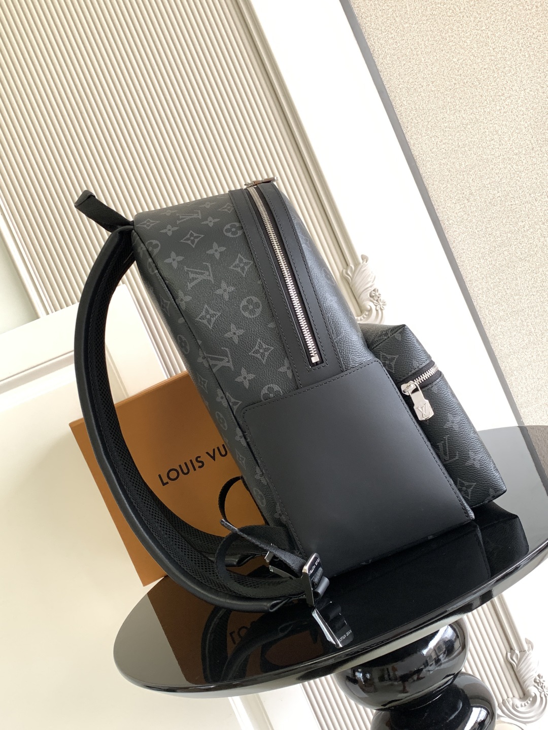 LOUIS VUITTON Discovery PM モノグラムエクリプス バックパック ルイヴィトン