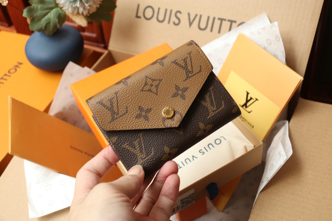 LOUIS VUITTON ポルトフォイユ・ゾエ モノグラム × モノグラムリバース カーキ × ブラウン 三つ折りウォレット