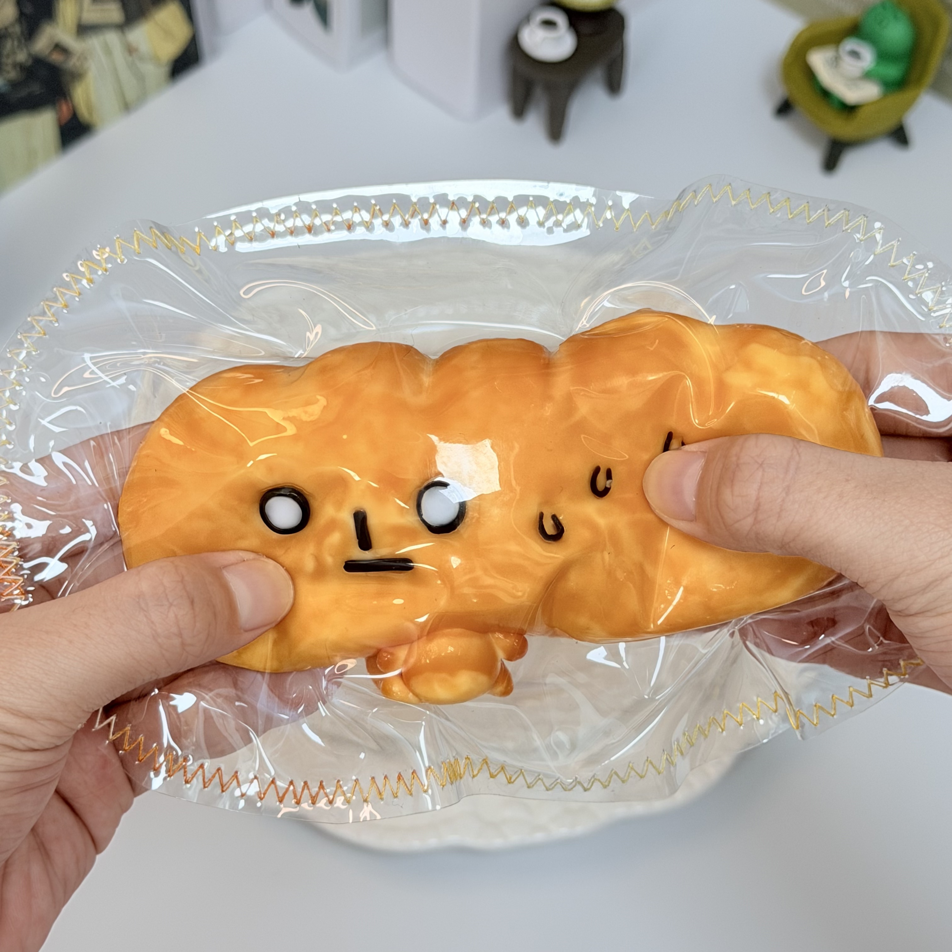 【泥っぽい感じ】ジイカワ  パン，押して潰せるおもちゃ，ストレス解消おもちゃ，食べられません.Squishy，Stress Relief Toy，high-quality handmade product. Not a food item.  A perfect gift.  