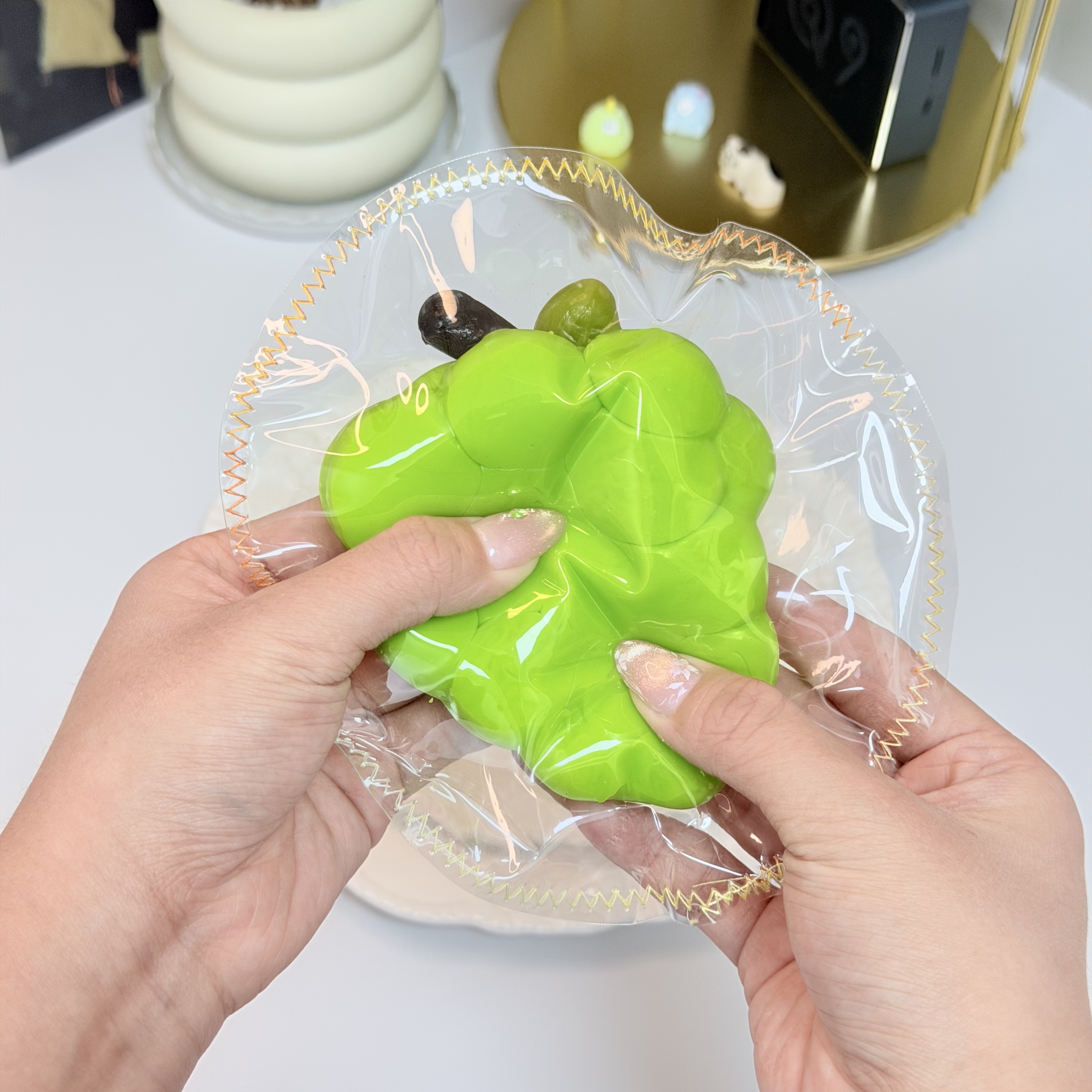 Green Grape，ねんねる，押して潰せるおもちゃ，ストレス解消おもちゃ，食べられません.Squishy，Stress Relief Toy，high-quality handmade product. Not a food item.  A perfect gift.