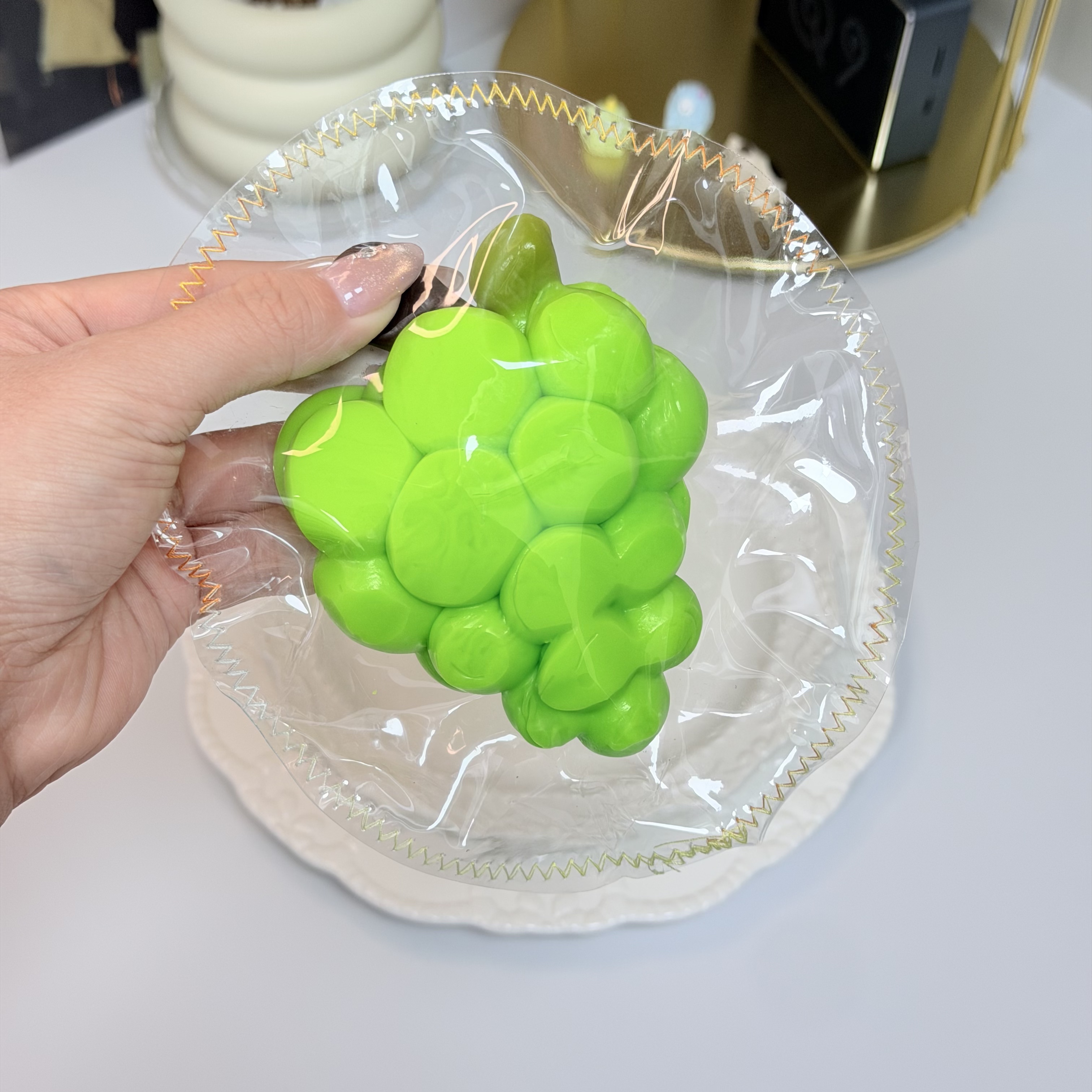 Green Grape，ねんねる，押して潰せるおもちゃ，ストレス解消おもちゃ，食べられません.Squishy，Stress Relief Toy，high-quality handmade product. Not a food item.  A perfect gift.