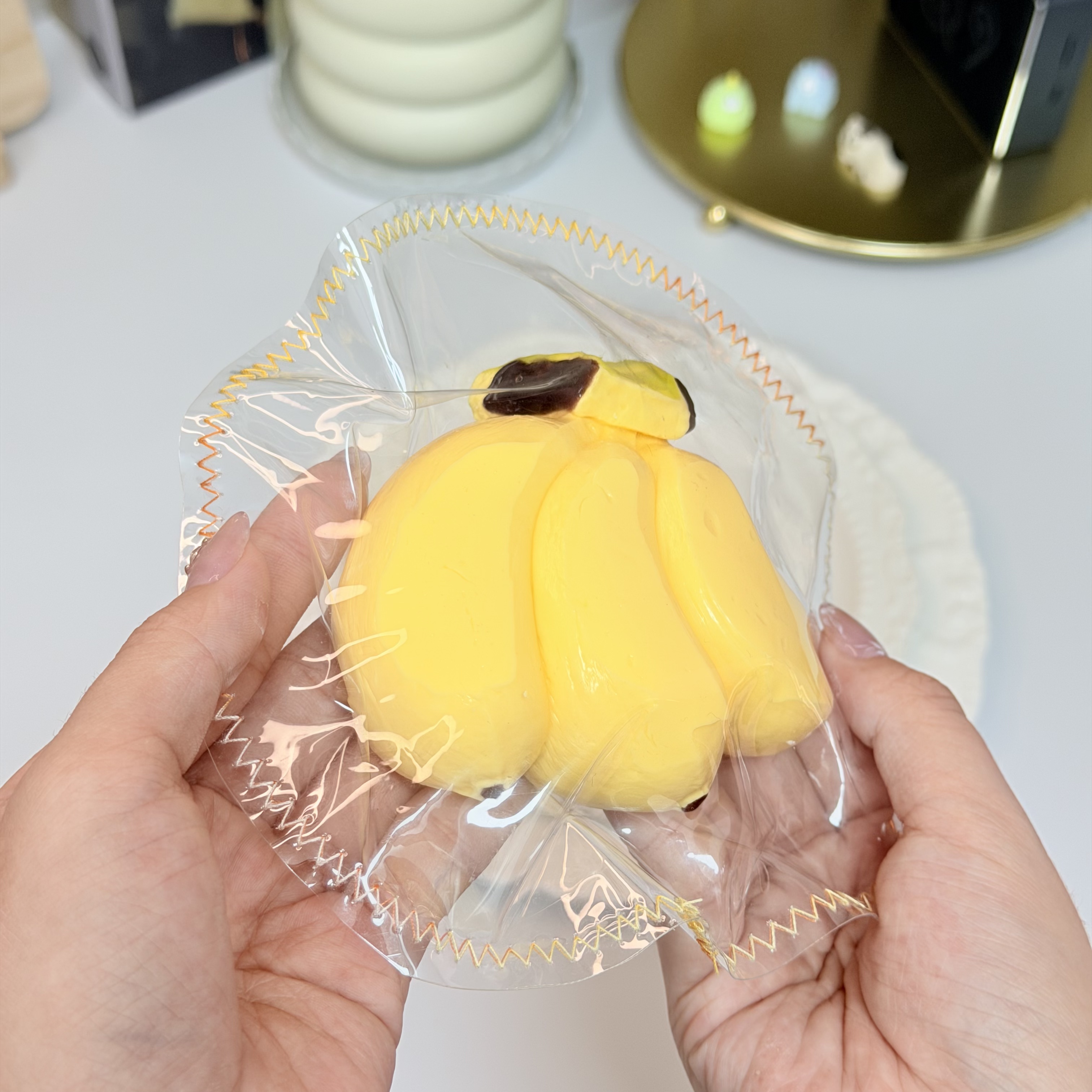 Water Texture Banana，ねんねる，押して潰せるおもちゃ，ストレス解消おもちゃ，食べられません.Squishy，Stress Relief Toy，high-quality handmade product. Not a food item.  A perfect gift.