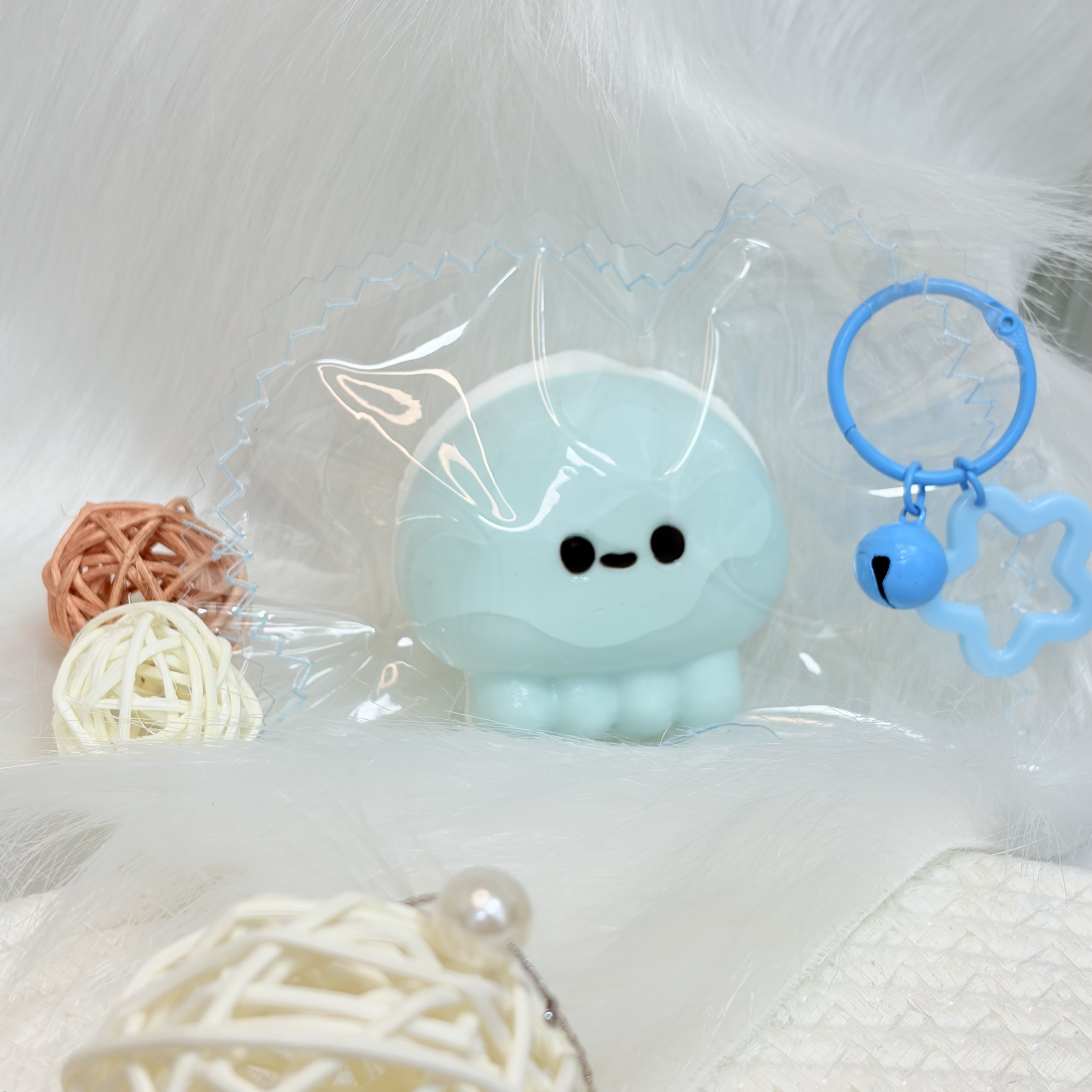 Luminous Jellyfish，夜光クラゲ 暗闇で発光  ，ねんねる，押して潰せるおもちゃ，high-quality handmade product. Not a food item.  A perfect gift.ストレス解消おもちゃ.