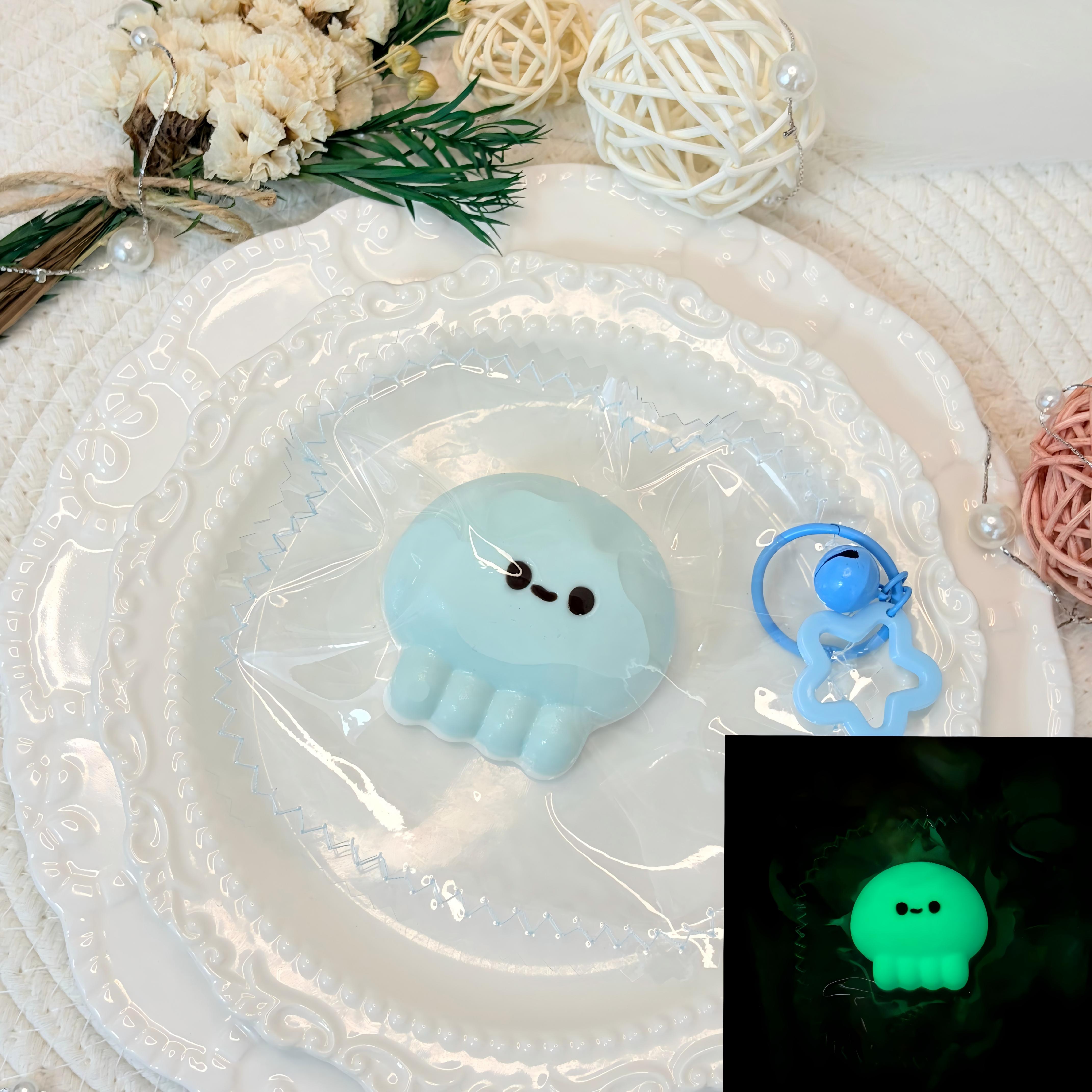 Luminous Jellyfish，夜光クラゲ 暗闇で発光  ，ねんねる，押して潰せるおもちゃ，high-quality handmade product. Not a food item.  A perfect gift.ストレス解消おもちゃ.