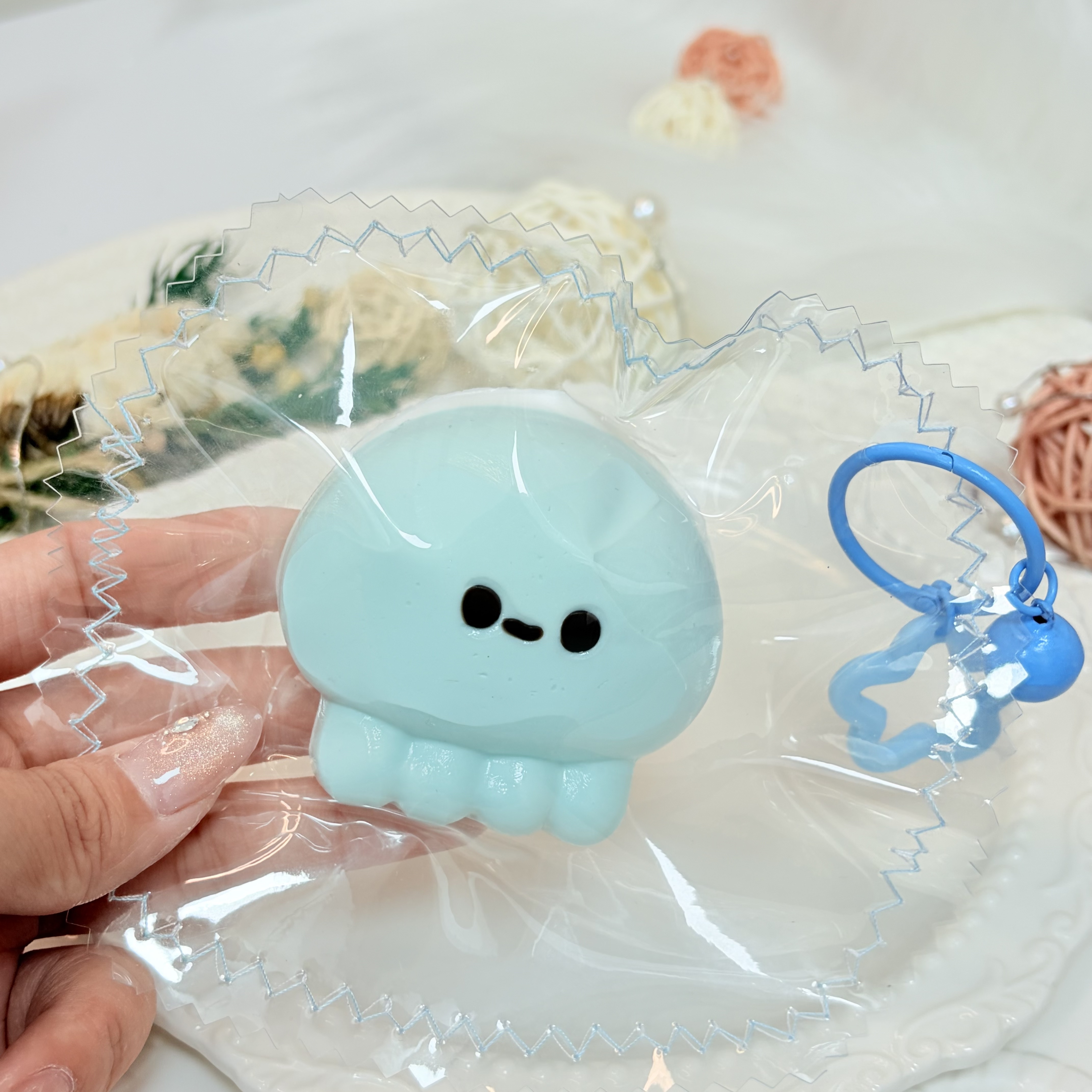 Luminous Jellyfish，夜光クラゲ 暗闇で発光  ，ねんねる，押して潰せるおもちゃ，high-quality handmade product. Not a food item.  A perfect gift.ストレス解消おもちゃ.