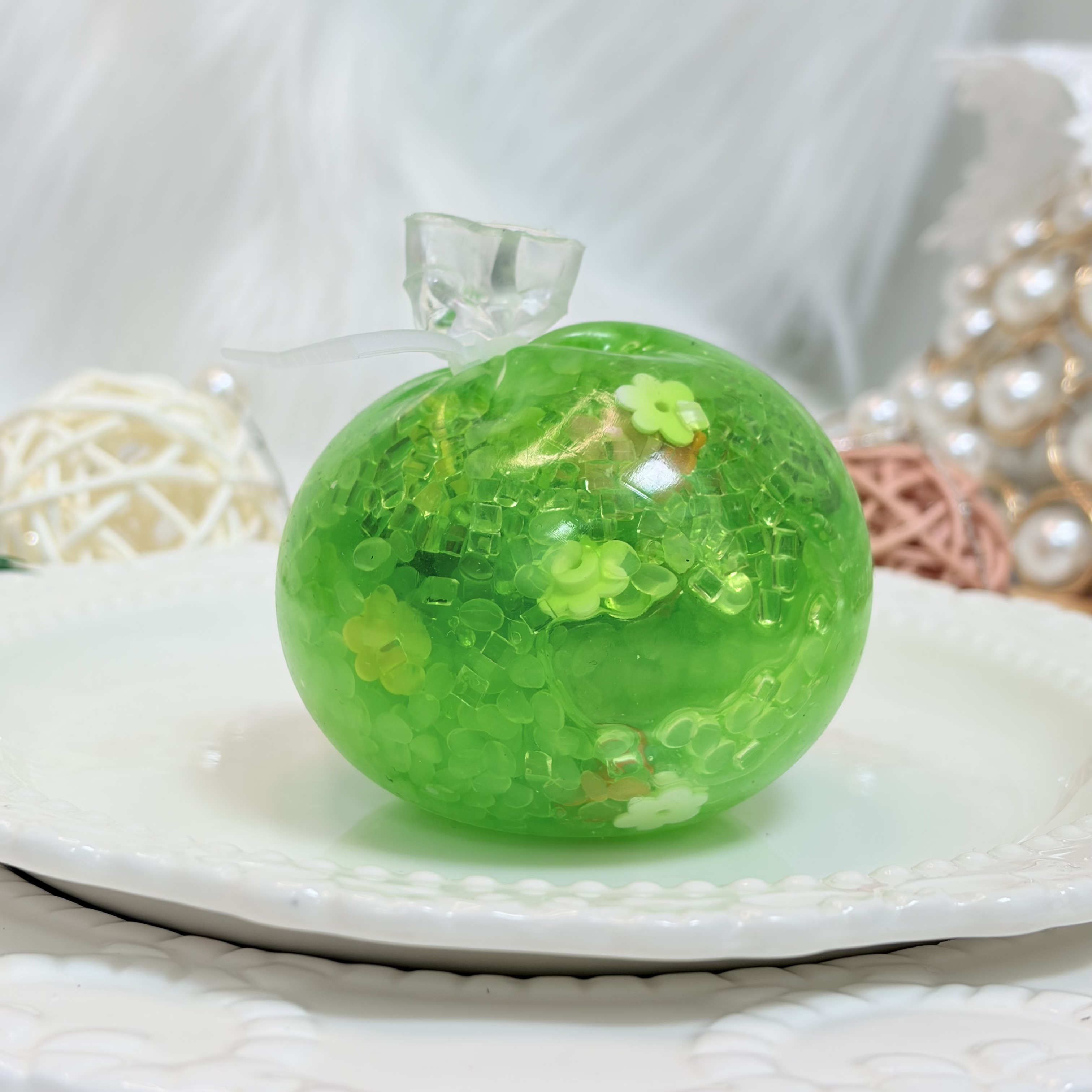 アイスクリアシリーズ、きらめく効果があり、形が作りやすい、前例のない手触り、ハンドメイドのボール型おもちゃ.unprecedented hand feel，handmade toy ball.