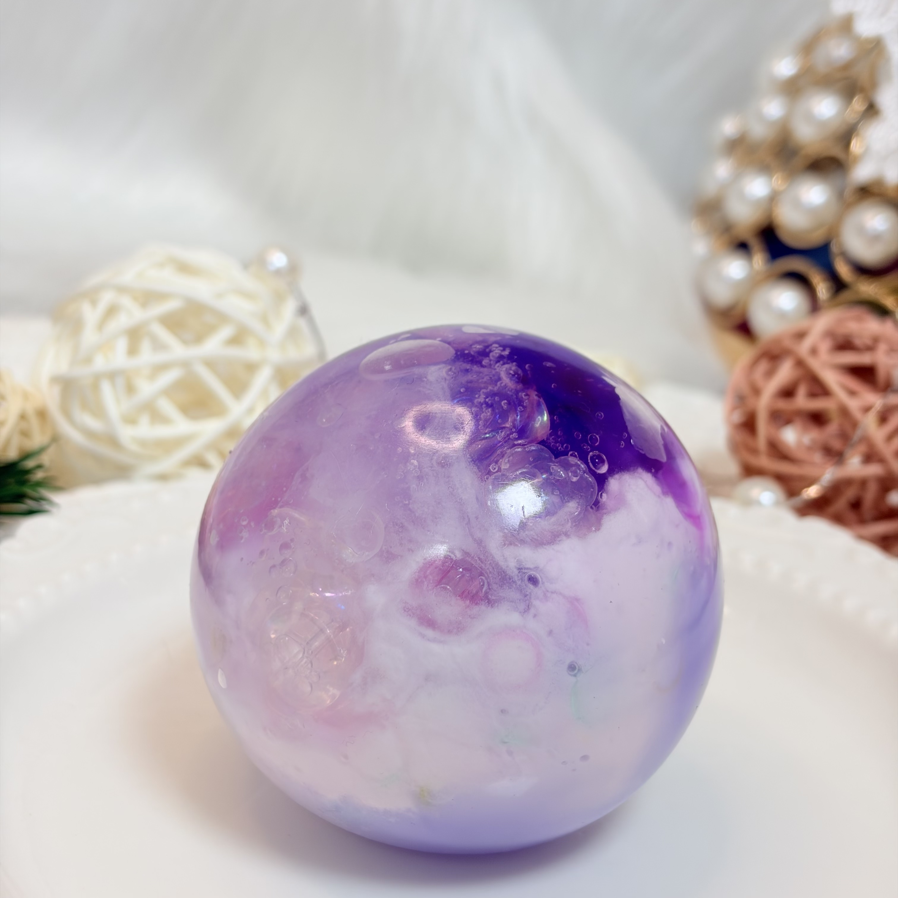 上品で夢のような雰囲気、形が作りやすい、前例のない手触り、ハンドメイドのボール型おもちゃ.unprecedented hand feel，handmade toy ball.