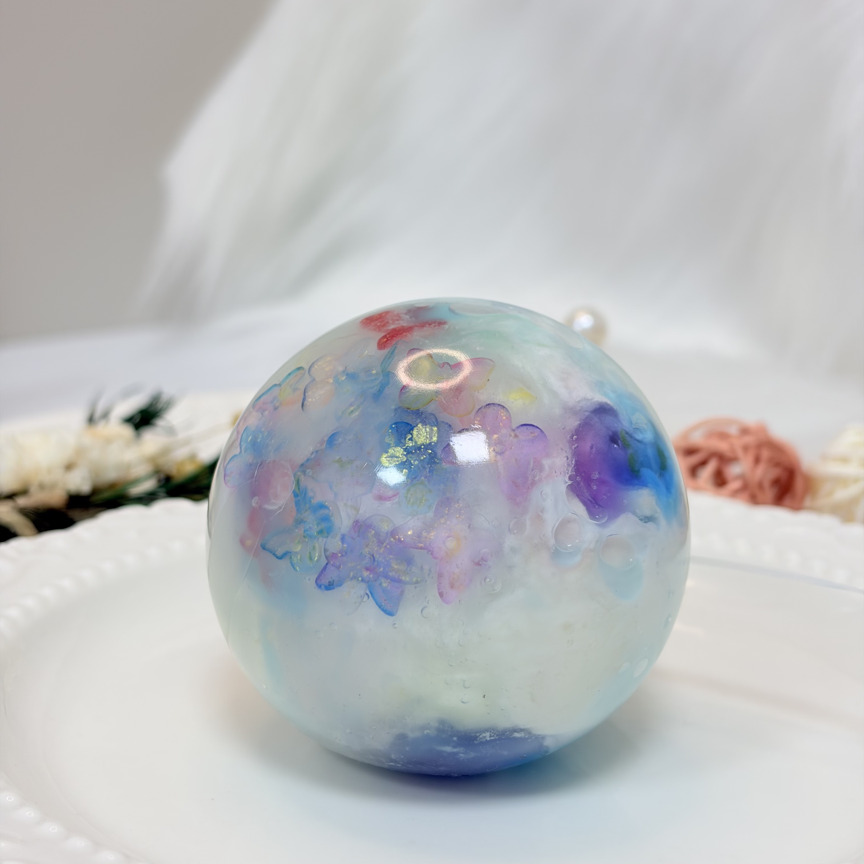 上品で夢のような雰囲気、形が作りやすい、前例のない手触り、ハンドメイドのボール型おもちゃ.unprecedented hand feel，handmade toy ball.