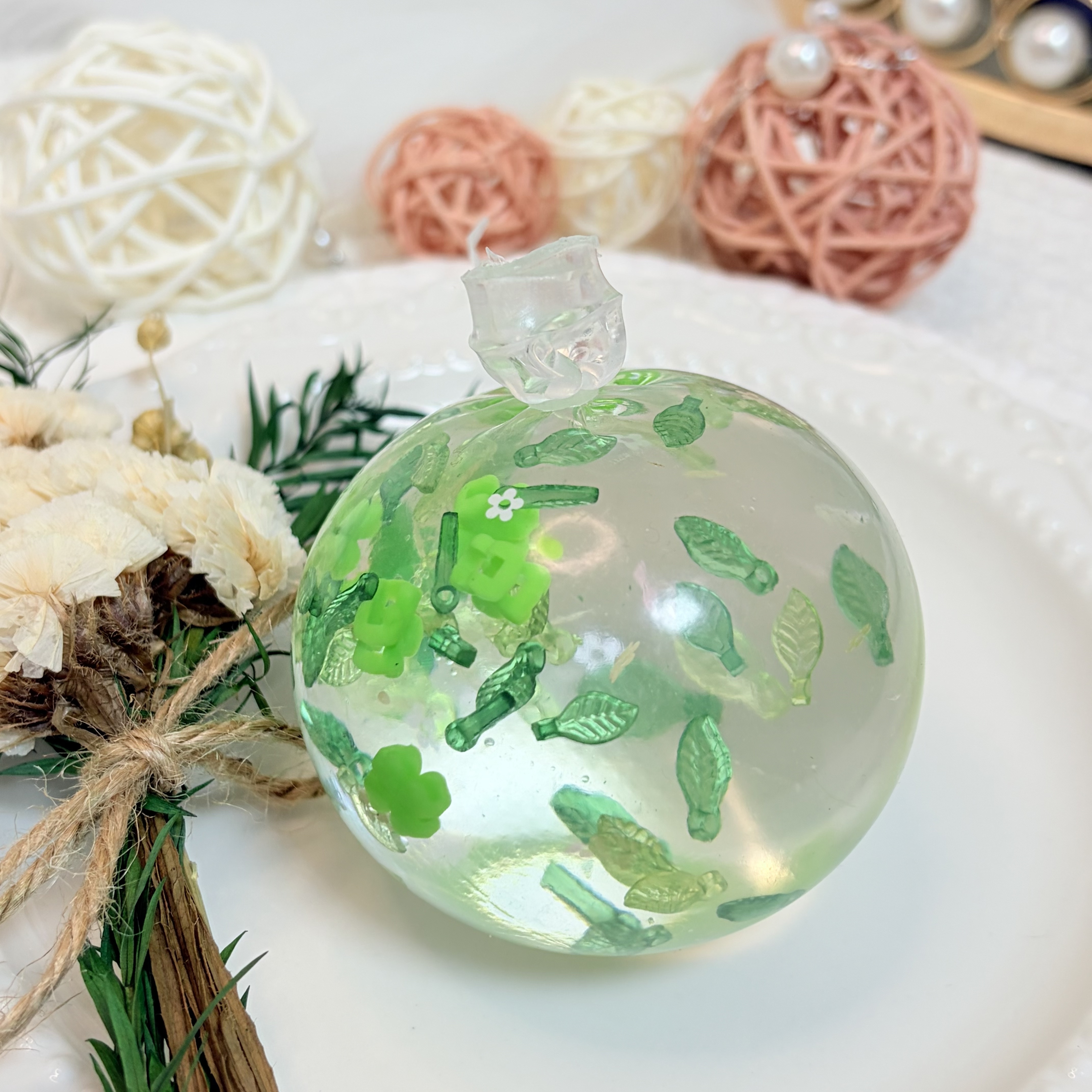 アイスクリアシリーズ、きらめく効果があり、形が作りやすい、前例のない手触り、ハンドメイドのボール型おもちゃ.unprecedented hand feel，handmade toy ball.