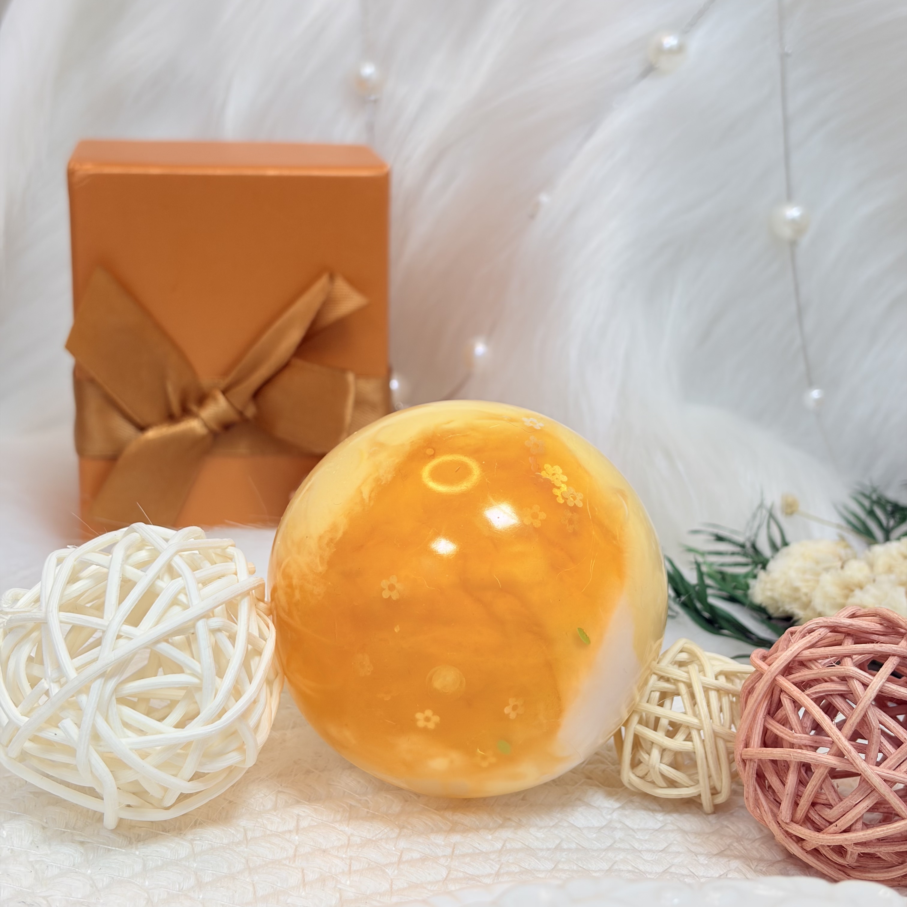 上品で夢のような雰囲気、形が作りやすい、前例のない手触り、ハンドメイドのボール型おもちゃ.unprecedented hand feel，handmade toy ball.