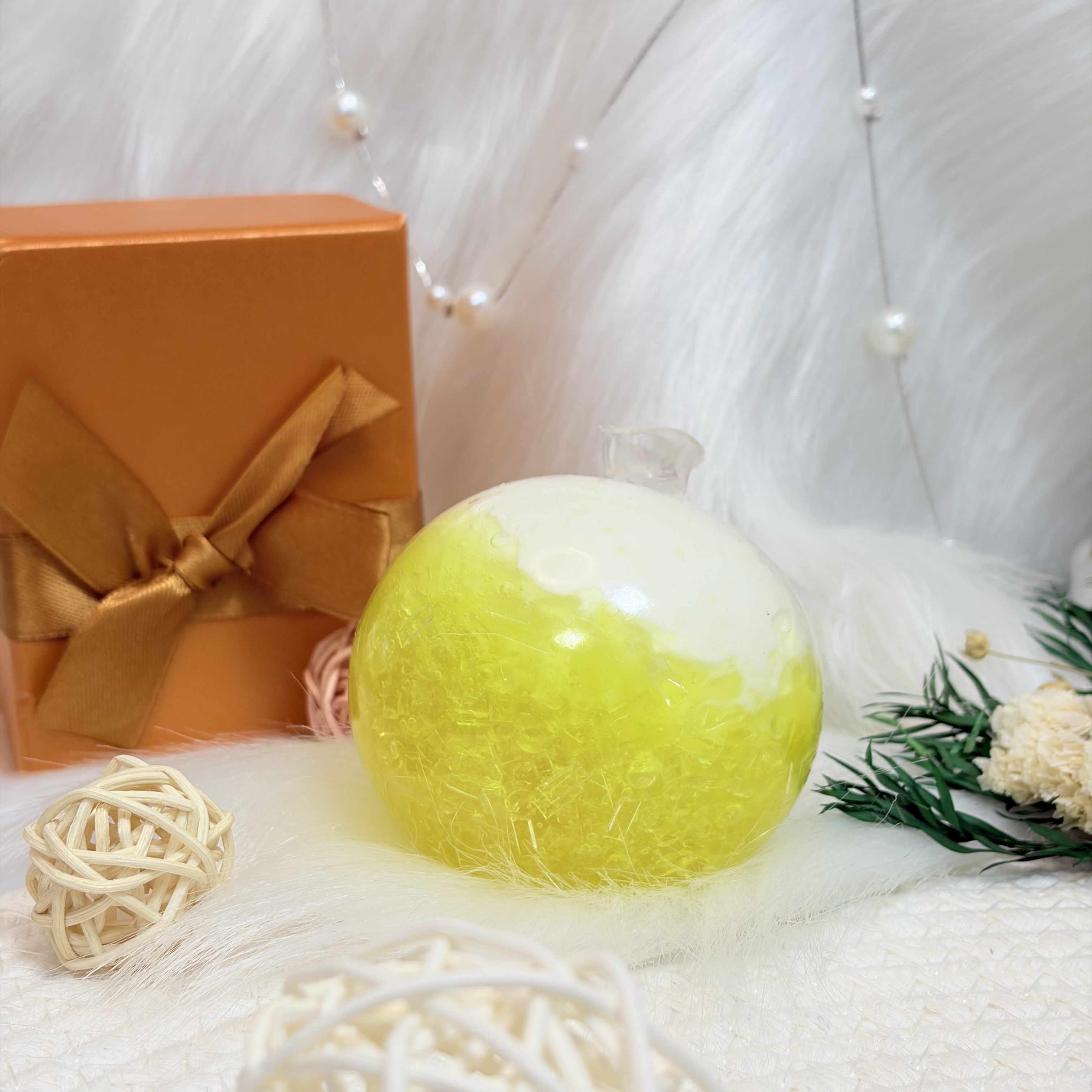 アイスクリアシリーズ、きらめく効果があり、形が作りやすい、前例のない手触り、ハンドメイドのボール型おもちゃ.unprecedented hand feel，handmade toy ball.