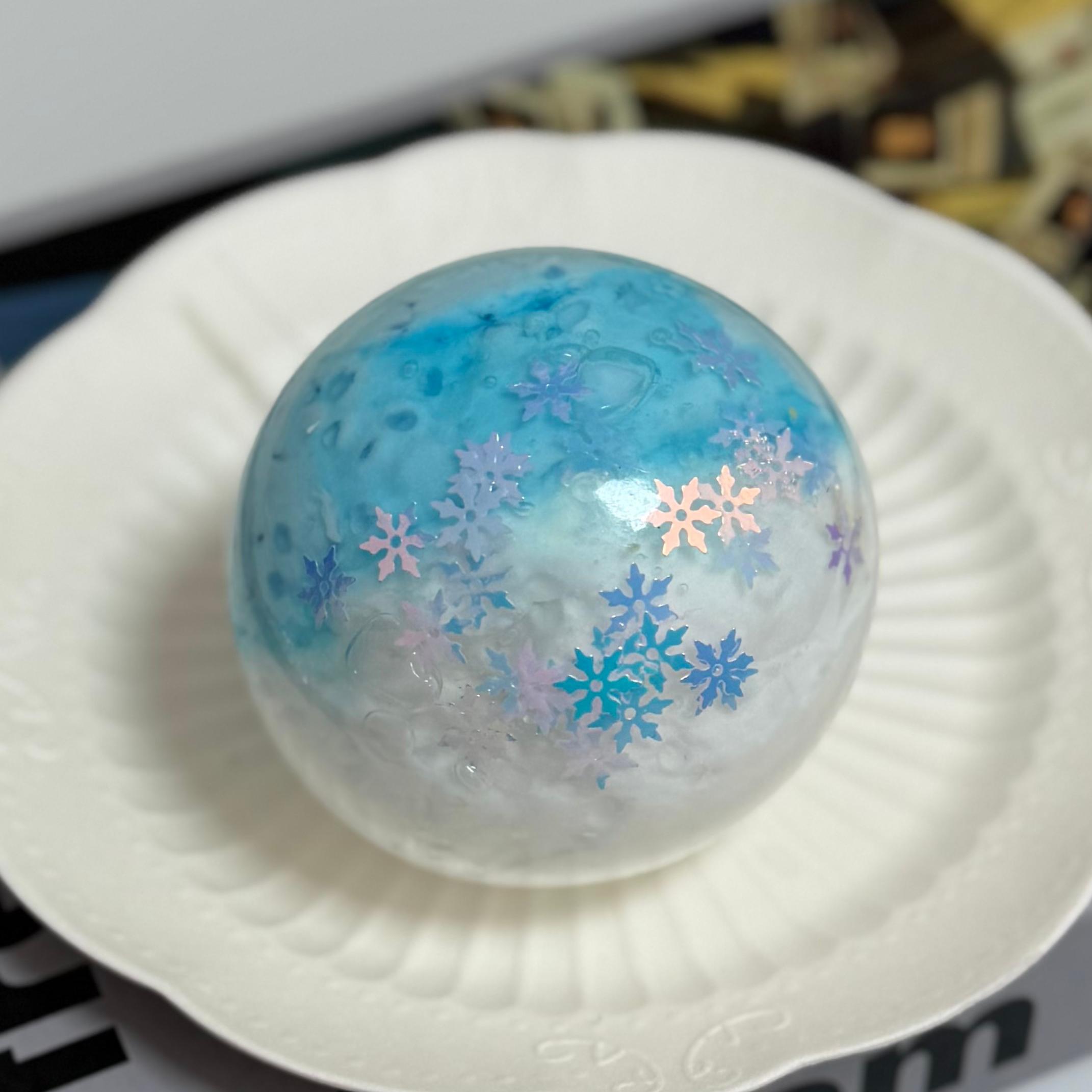 上品で夢のような雰囲気、形が作りやすい、前例のない手触り、ハンドメイドのボール型おもちゃ.unprecedented hand feel，handmade toy ball.