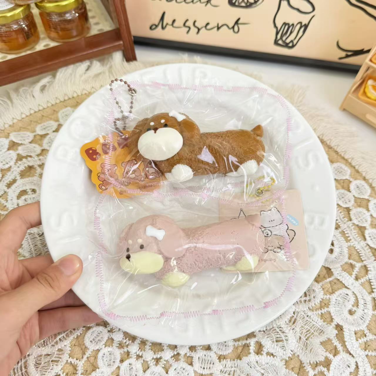 【泥っぽい感じ】Dachshund，押して潰せるおもちゃ，ストレス解消おもちゃ，食べられません.Squishy，Stress Relief Toy，high-quality handmade product. Not a food item.  A perfect gift.