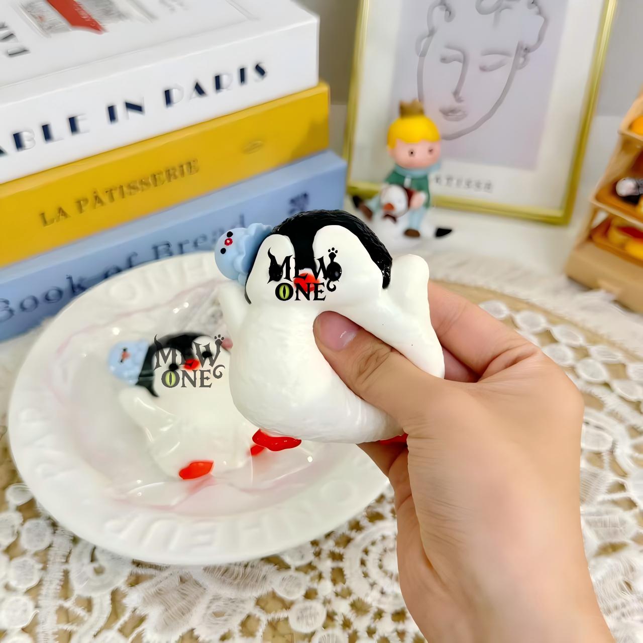 【泥っぽい感じ】Baby Penguin，ねんねる，押して潰せるおもちゃ，ストレス解消おもちゃ，食べられません.Squishy，Stress Relief Toy，high-quality handmade product. Not a food item.  A perfect gift.