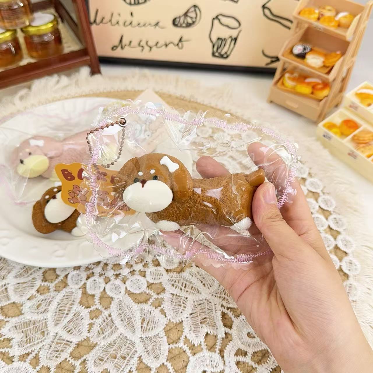 【泥っぽい感じ】Dachshund，押して潰せるおもちゃ，ストレス解消おもちゃ，食べられません.Squishy，Stress Relief Toy，high-quality handmade product. Not a food item.  A perfect gift.